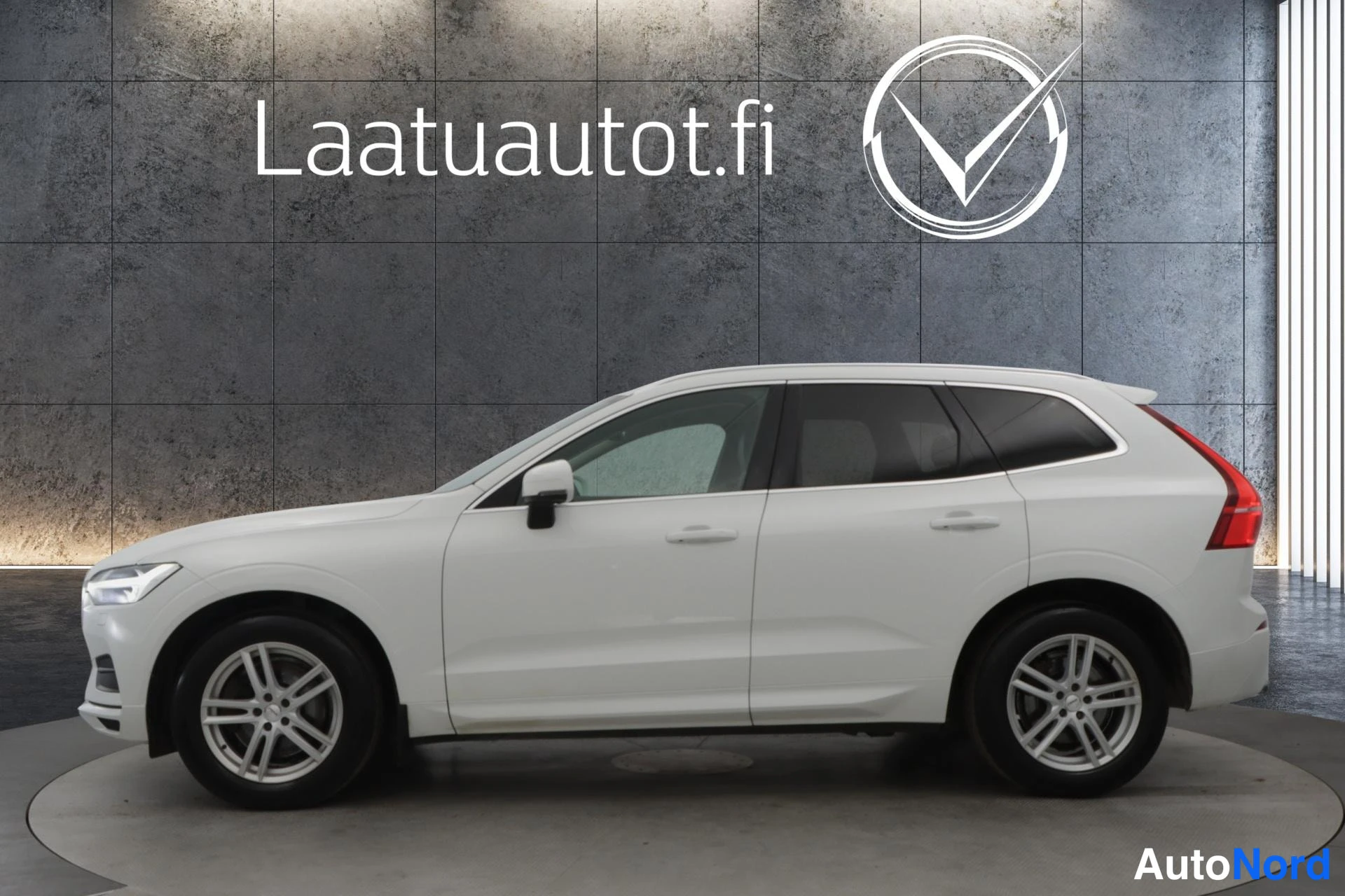 Valkoinen Volvo XC60 2018, kuva 27