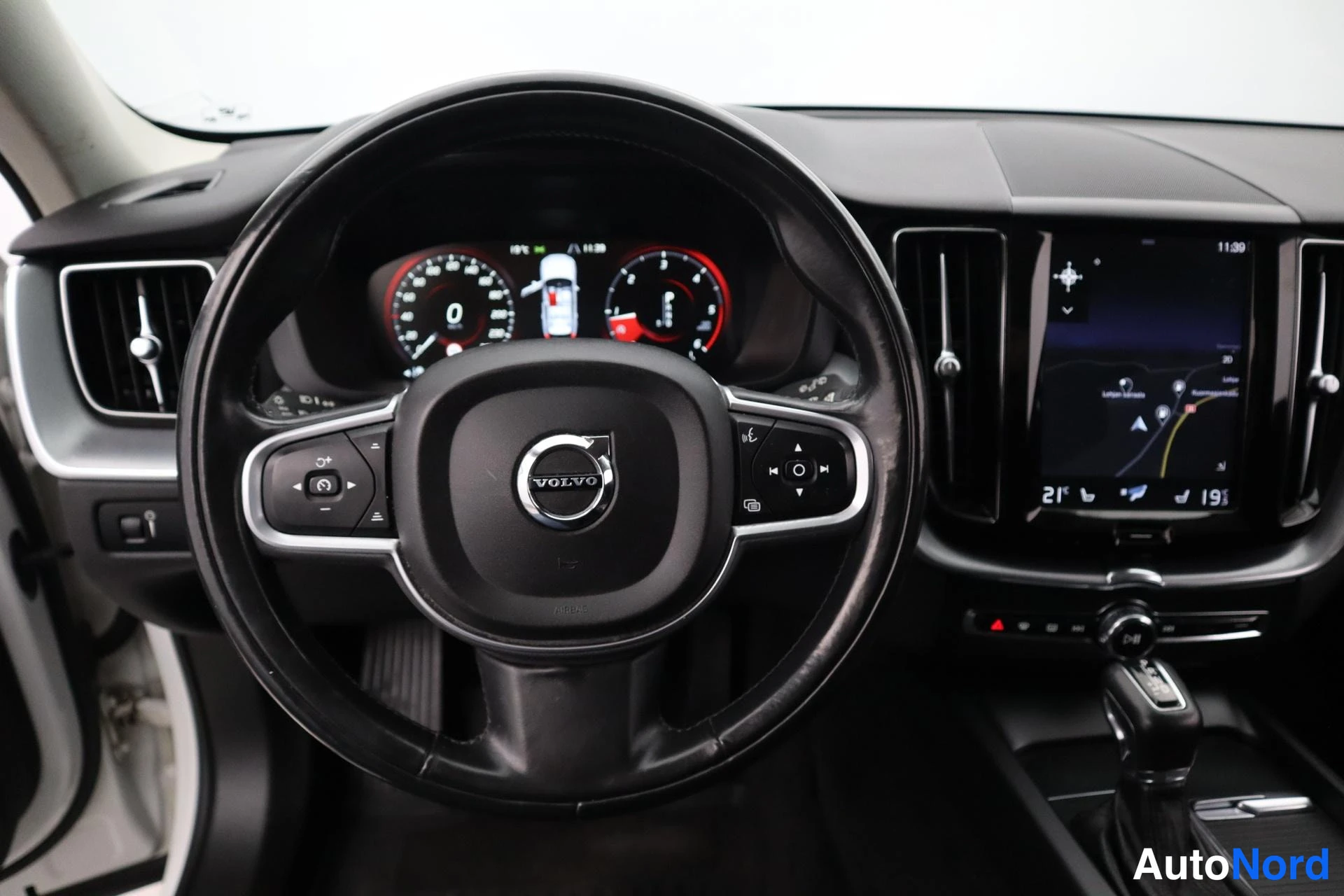Valkoinen Volvo XC60 2018, yksityiskohta, kuva 6
