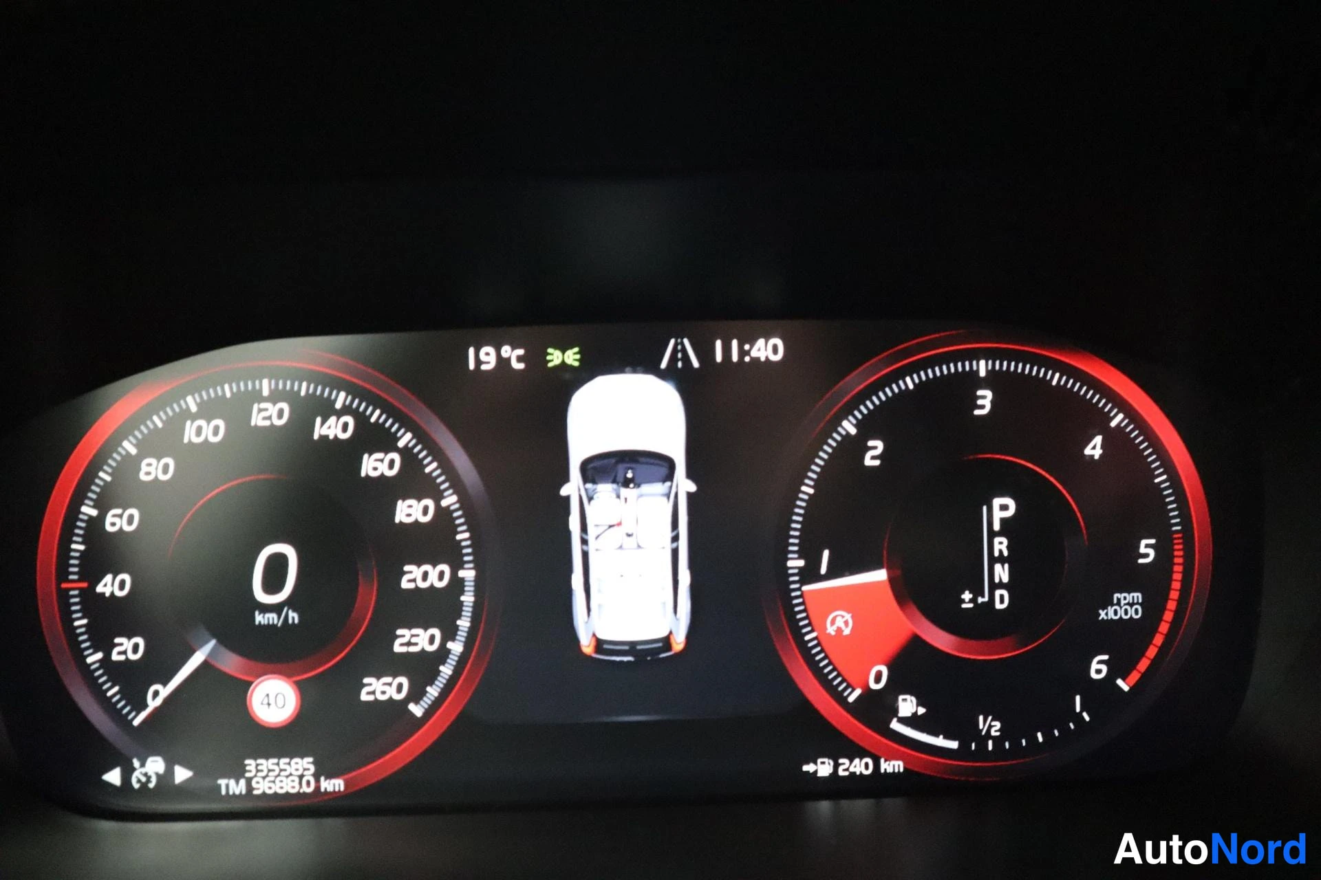 Valkoinen Volvo XC60 2018, yksityiskohta, kuva 7