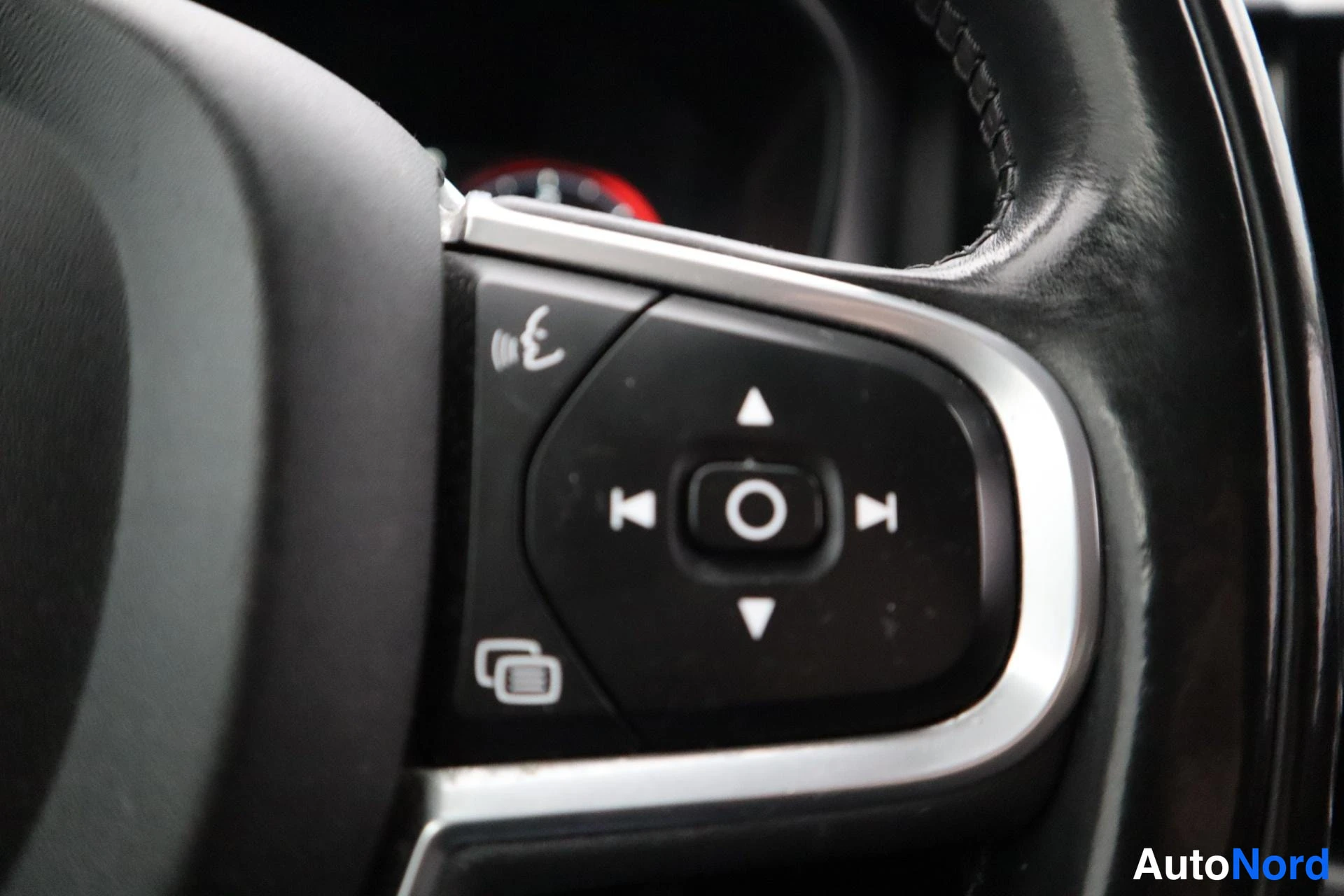 Valkoinen Volvo XC60 2018, yksityiskohta, kuva 8
