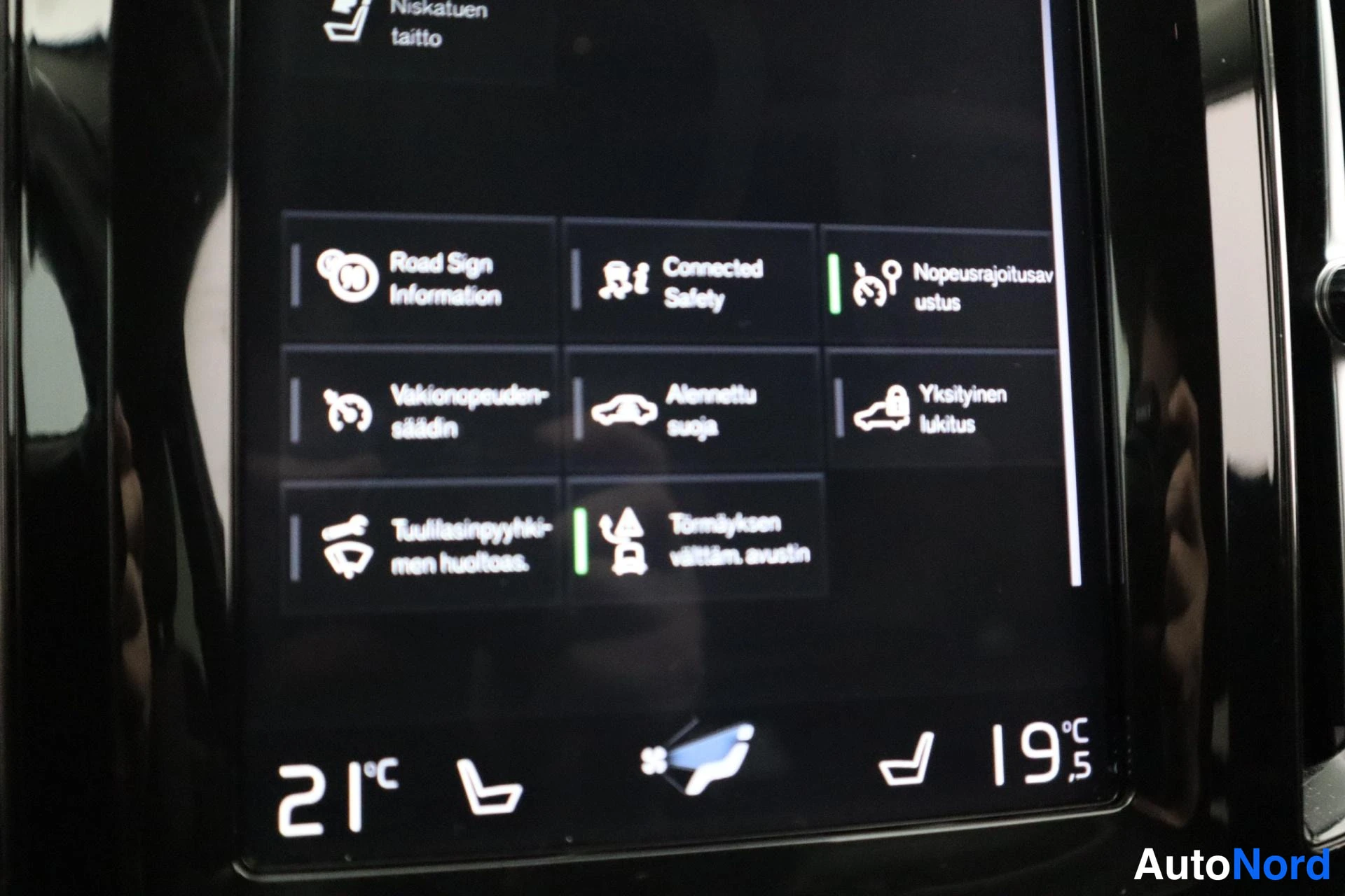 Valkoinen Volvo XC60 2018, kuva 30