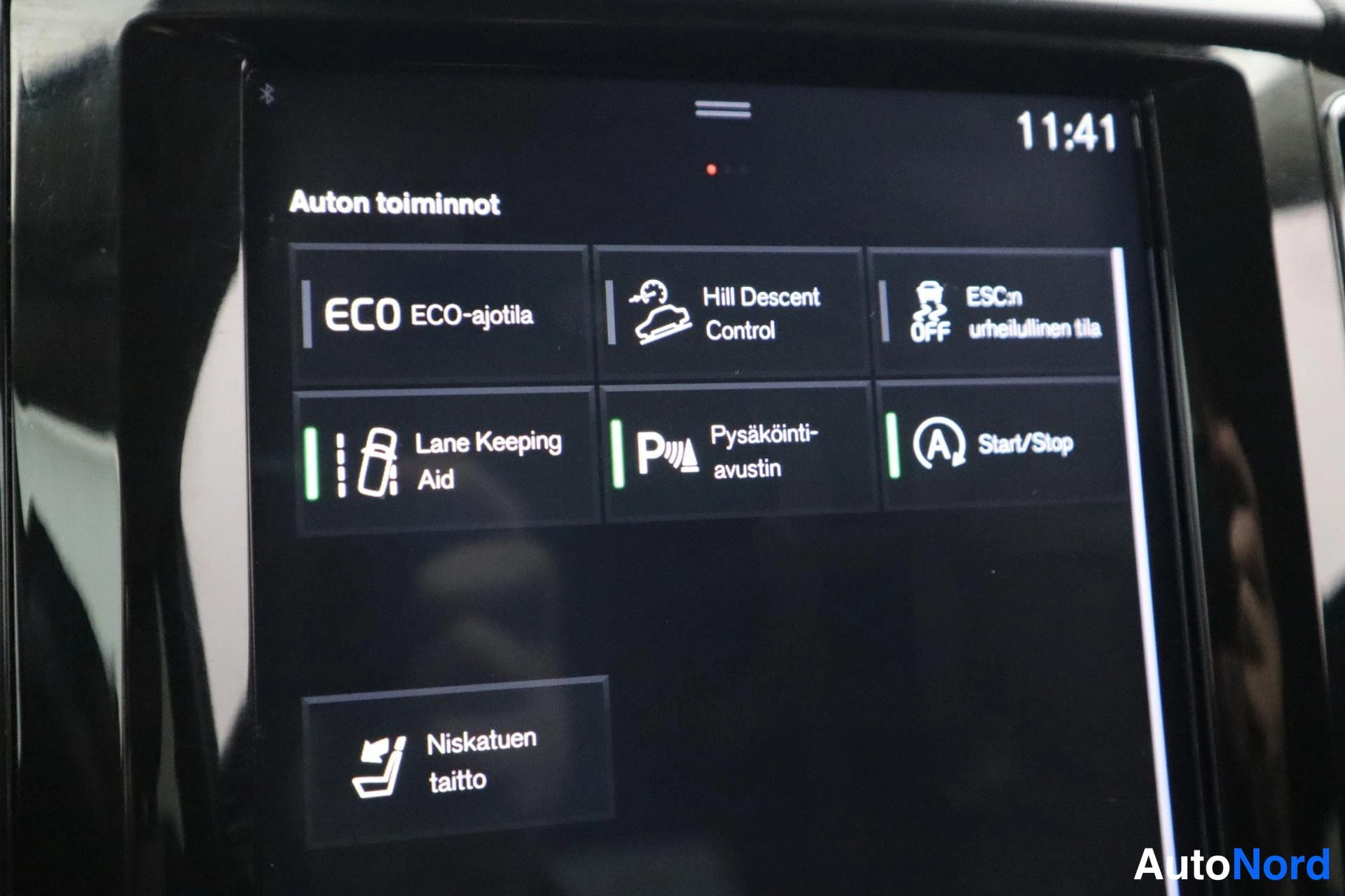 Valkoinen Volvo XC60 2018, kuva 17