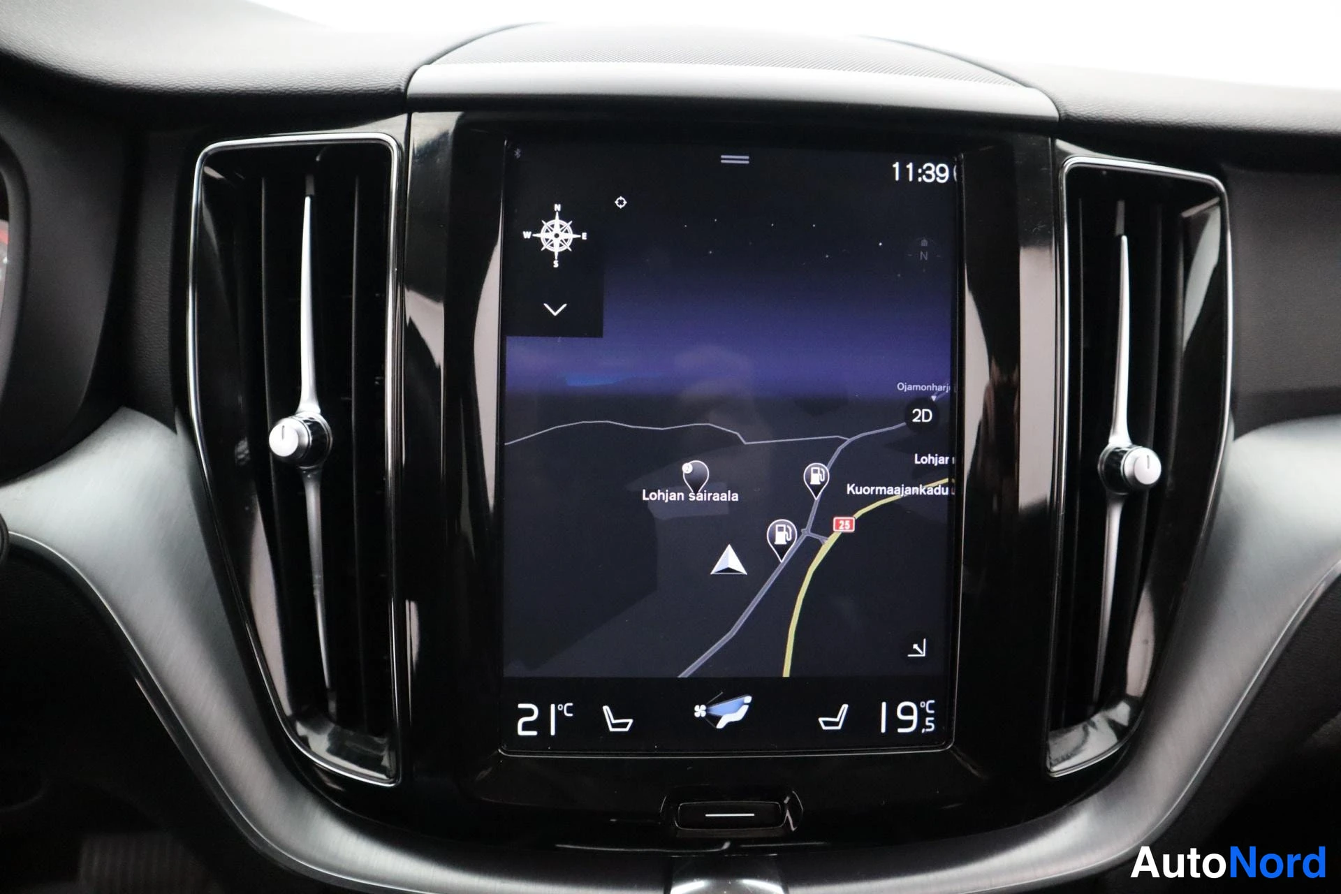 Valkoinen Volvo XC60 2018, kuva 18