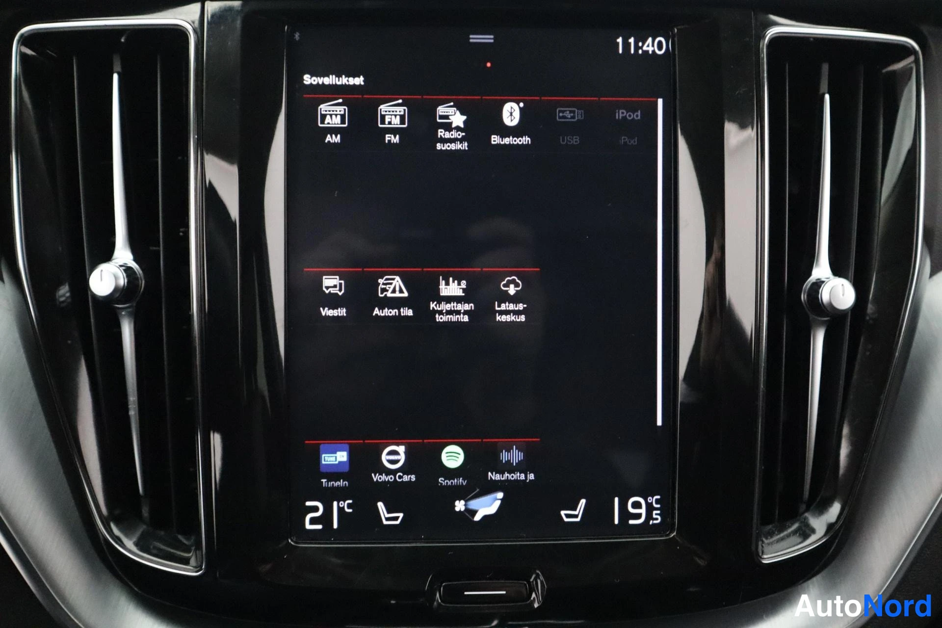 Valkoinen Volvo XC60 2018, kuva 19