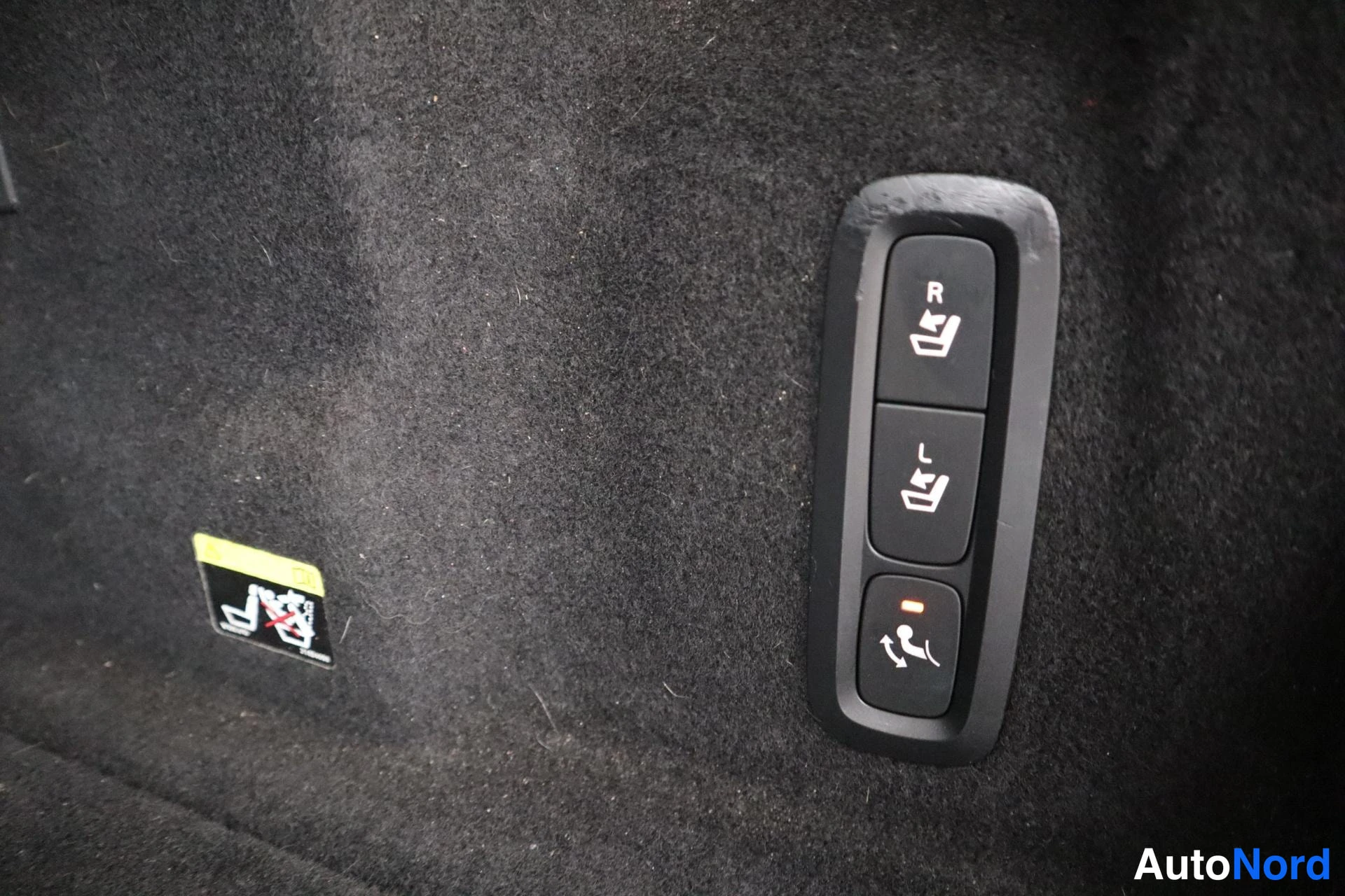 Valkoinen Volvo XC60 2018, kuva 23