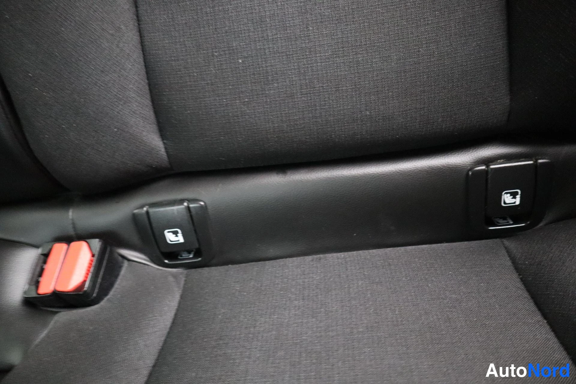 Valkoinen Volvo XC60 2018, kuva 25