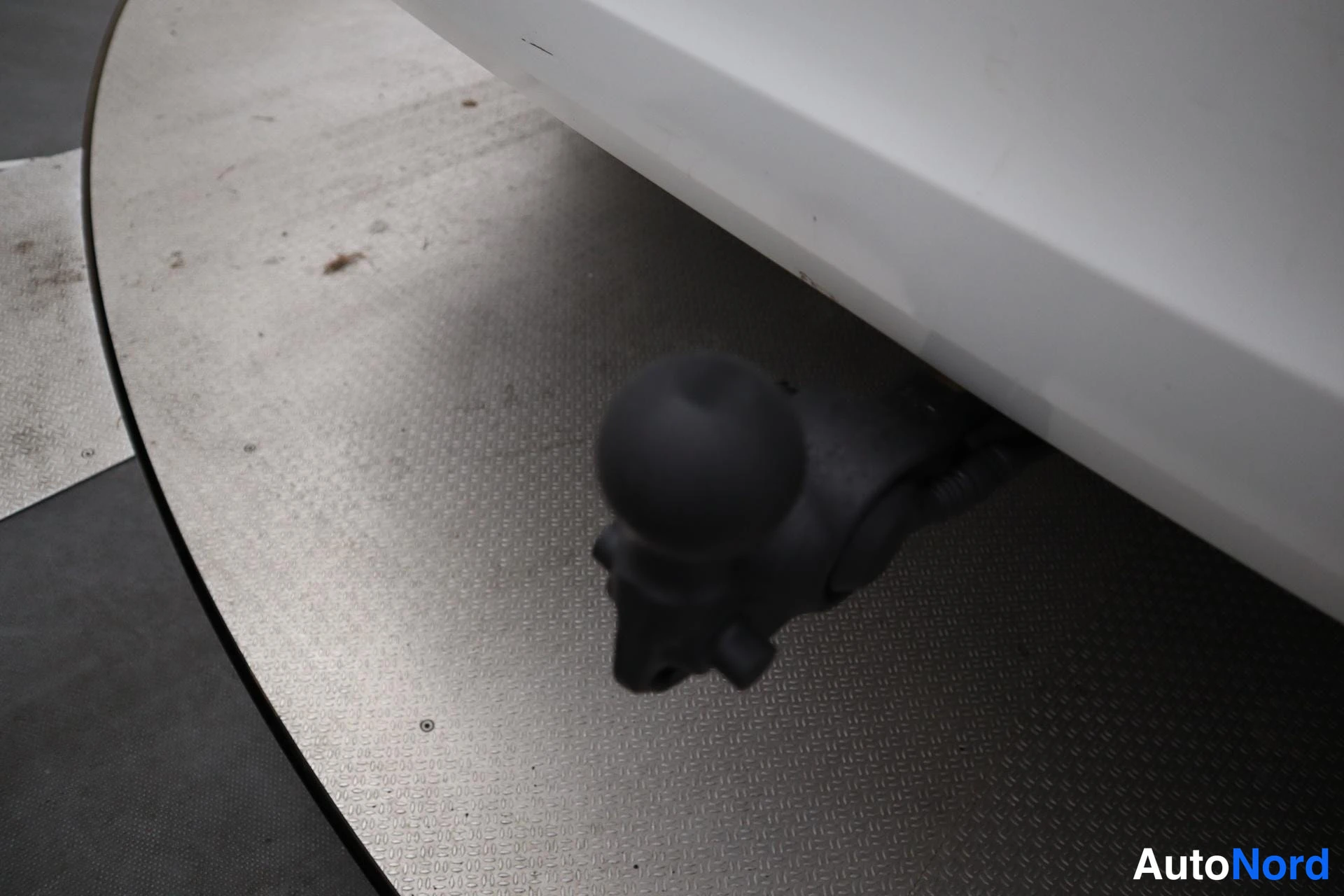 Valkoinen Volvo XC60 2018, kuva 32