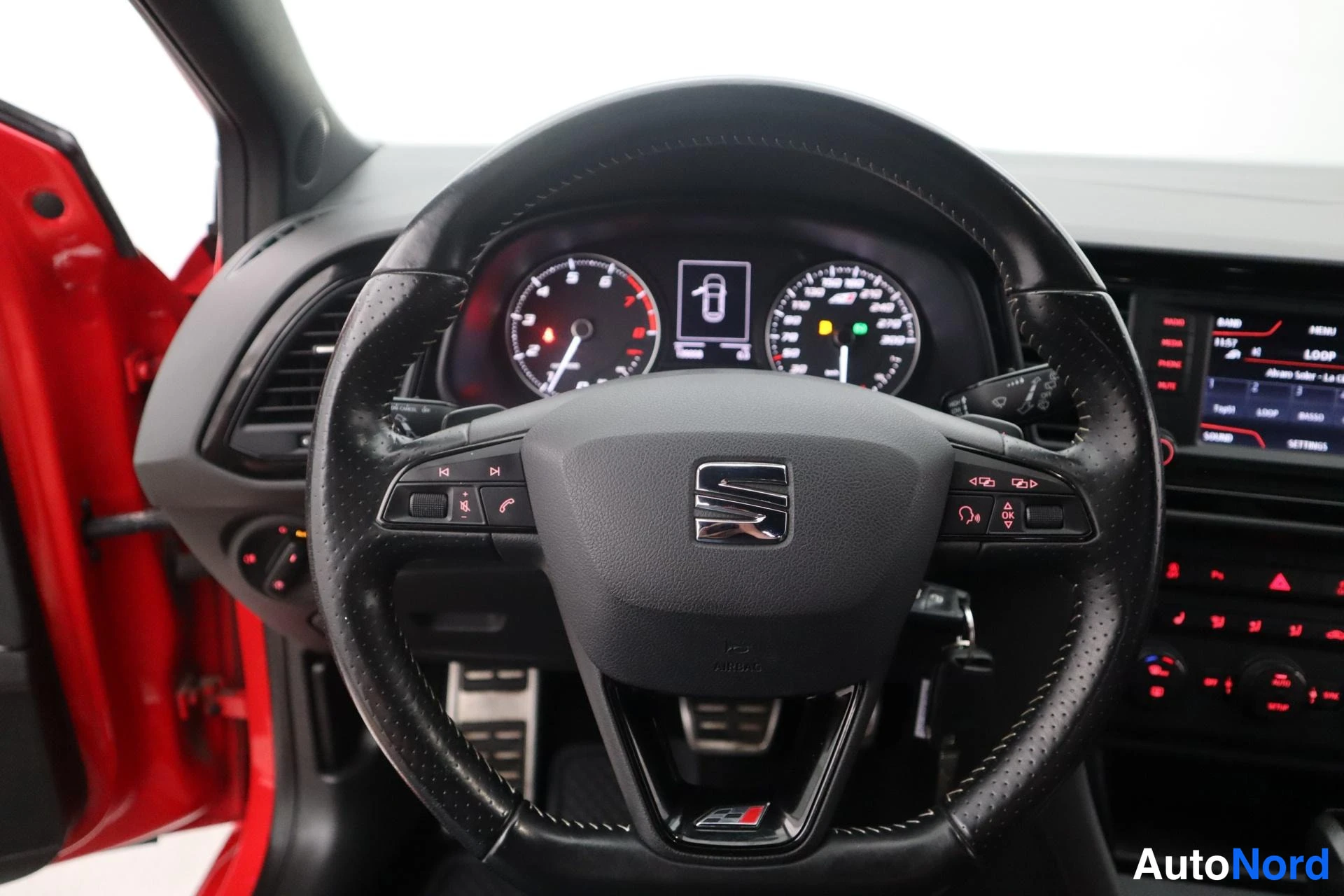 Punainen Seat Leon ST 2015, kuva 18