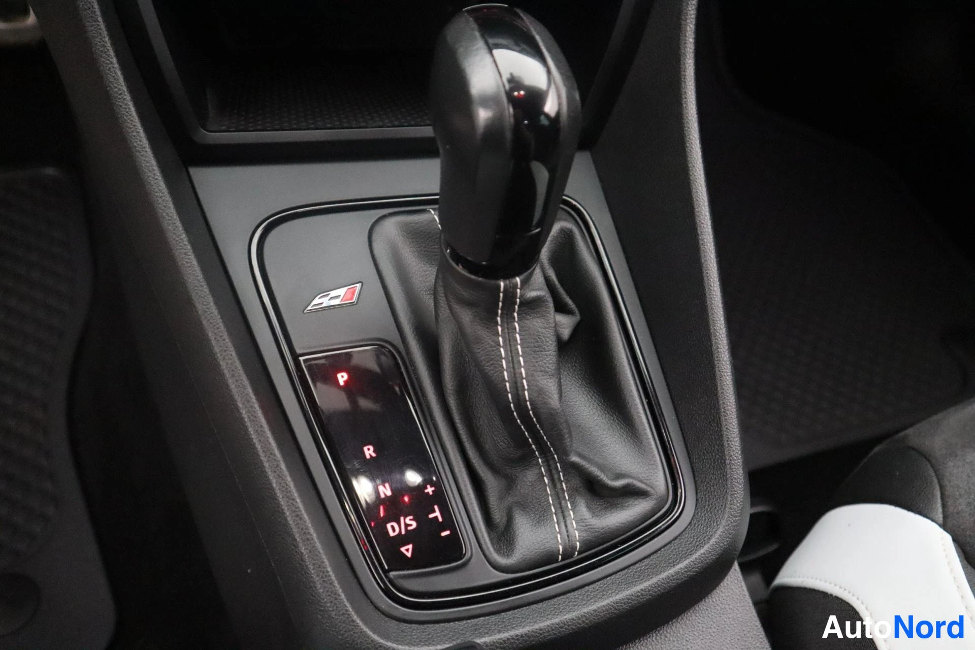 Punainen Seat Leon ST 2015, kuva 29