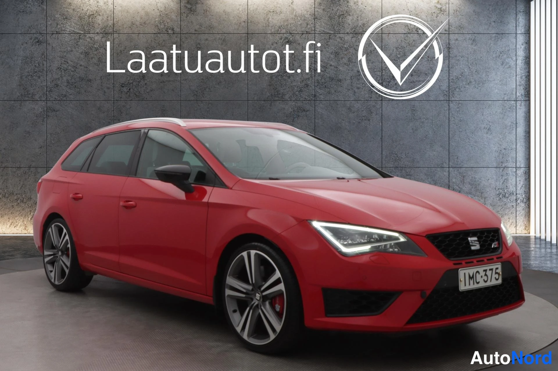 Punainen Seat Leon ST 2015, etuviisto, keula oikealle, kuva 3