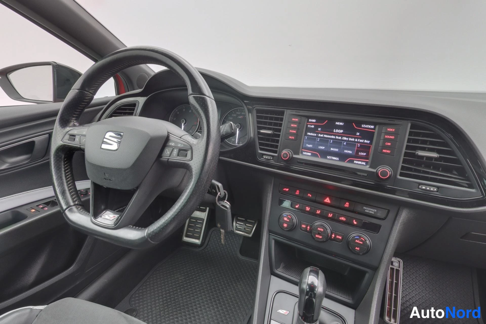Punainen Seat Leon ST 2015, kuva 10