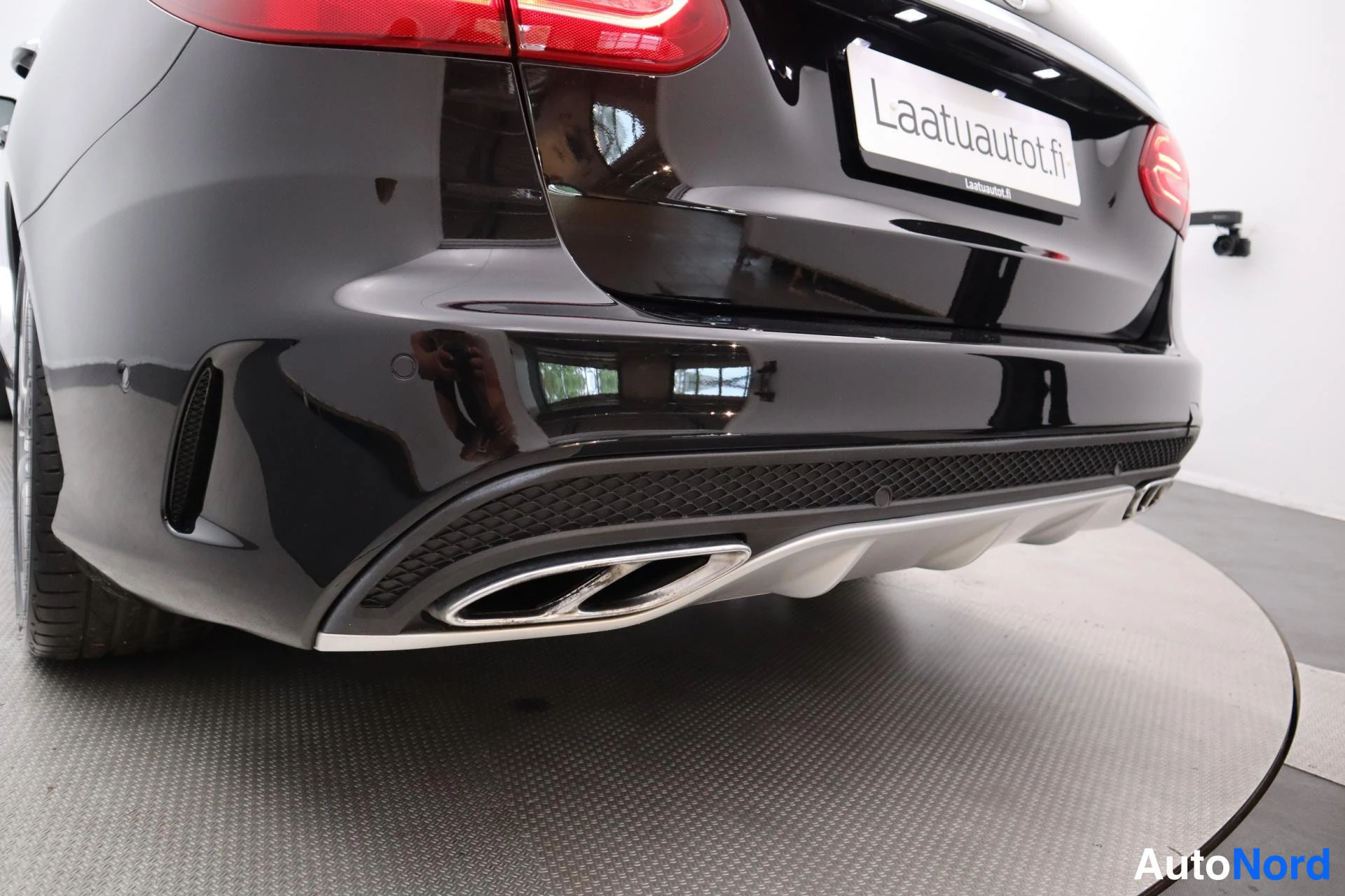 Musta Mercedes-Benz C 43 2017, takaa, kuva 9
