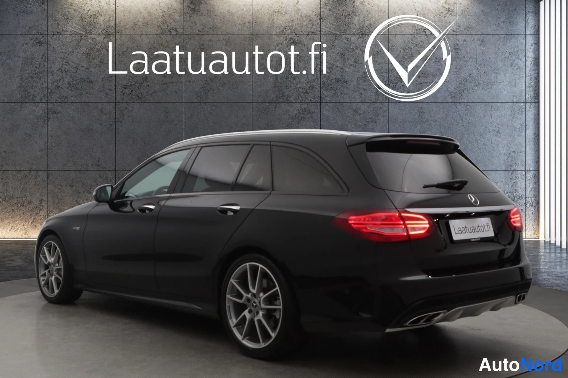 Musta Mercedes-Benz C 43 2017, takaviisto, kuva 6