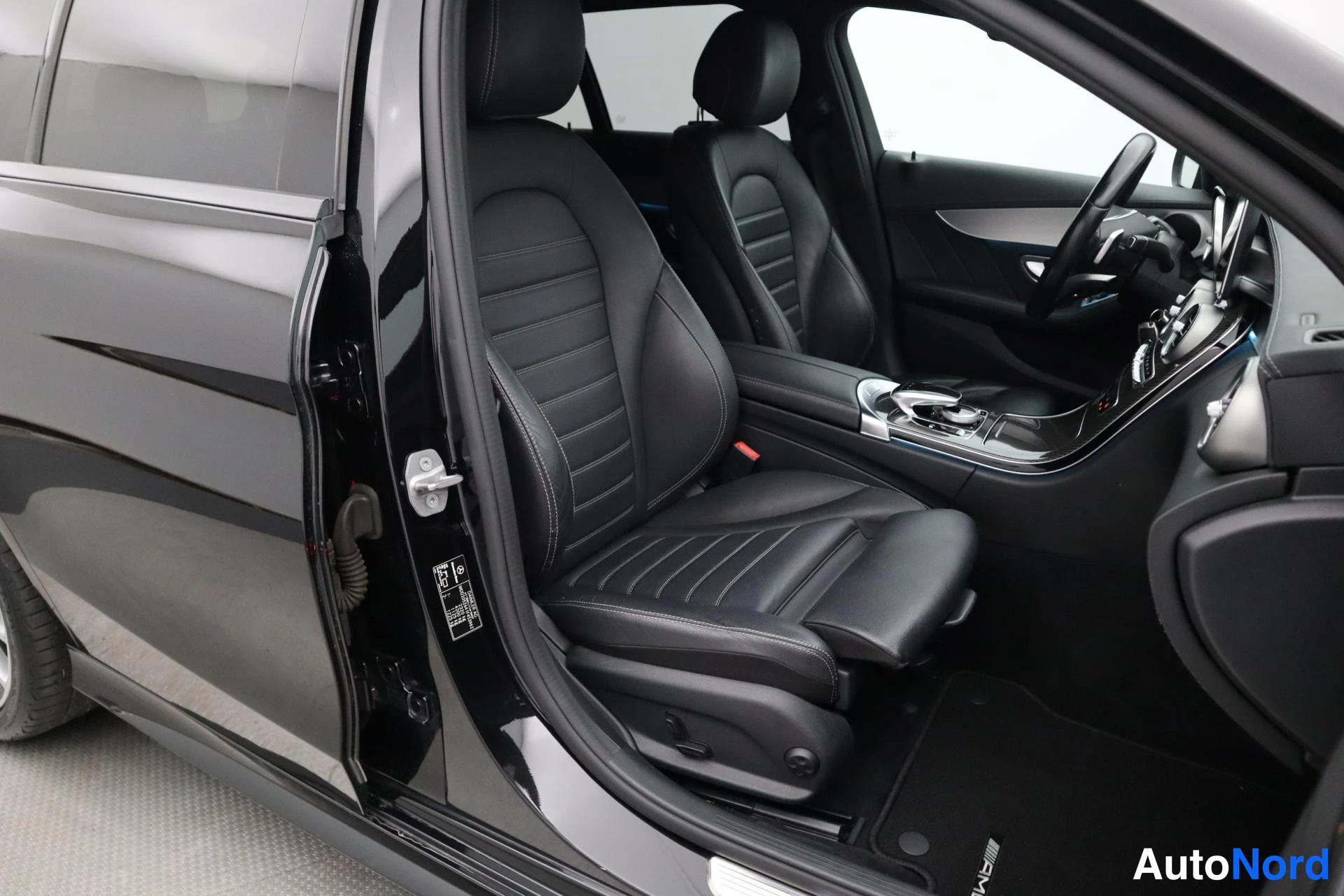 Musta Mercedes-Benz C 43 2017, kuva 24