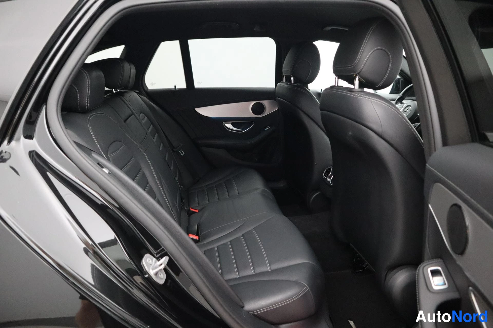 Musta Mercedes-Benz C 43 2017, kuva 26