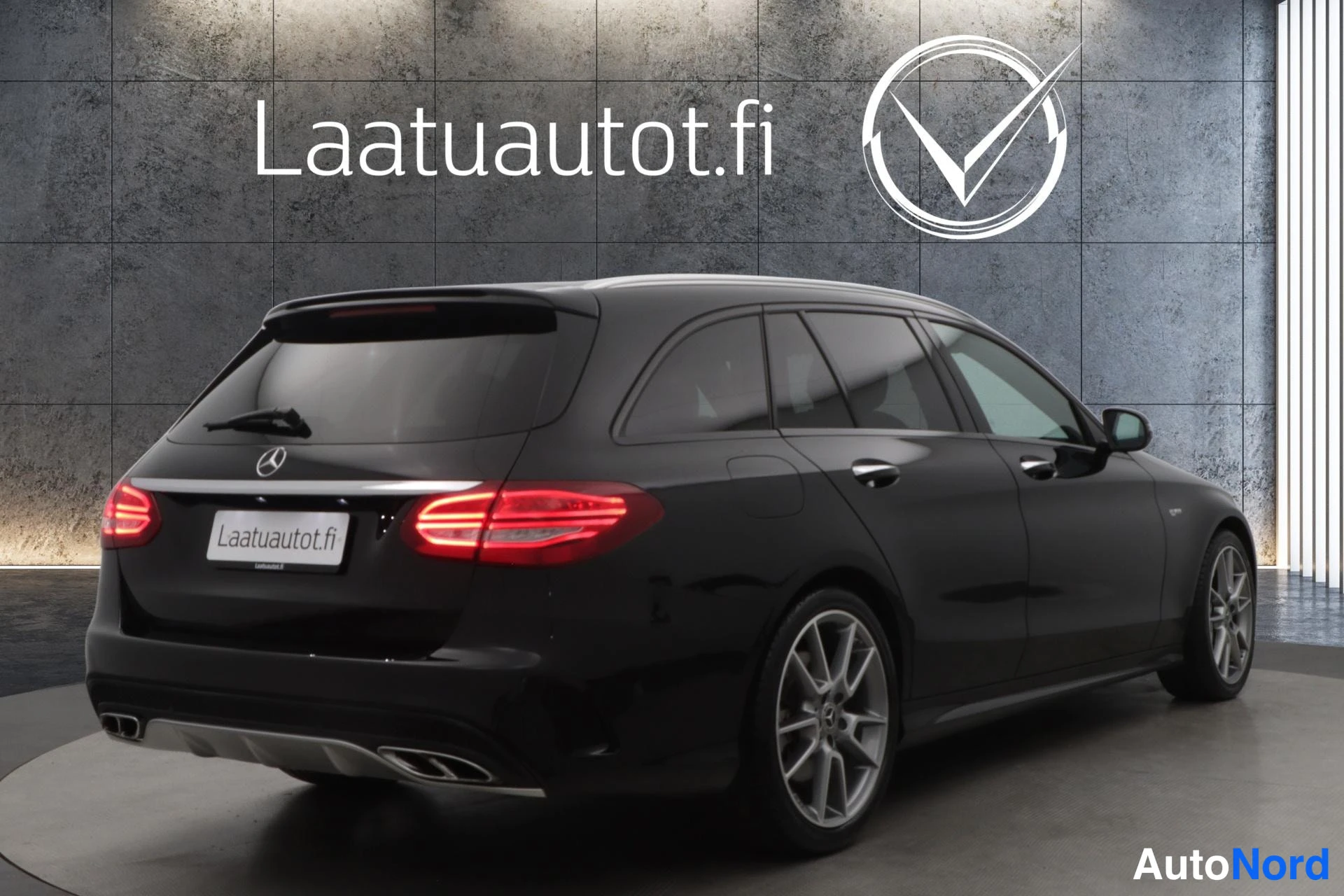 Musta Mercedes-Benz C 43 2017, takaviisto, kuva 7