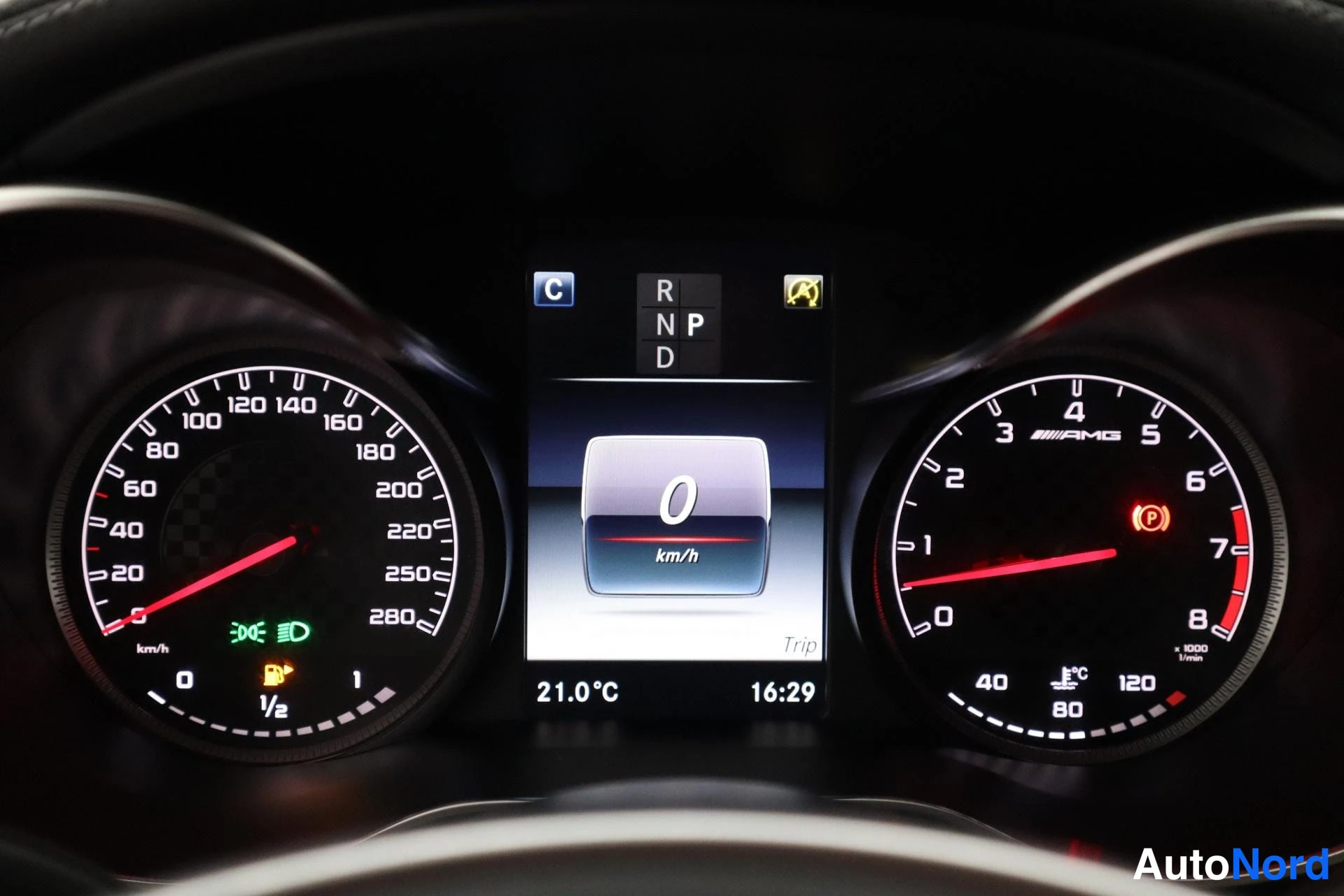 Musta Mercedes-Benz C 43 2017, kuva 32