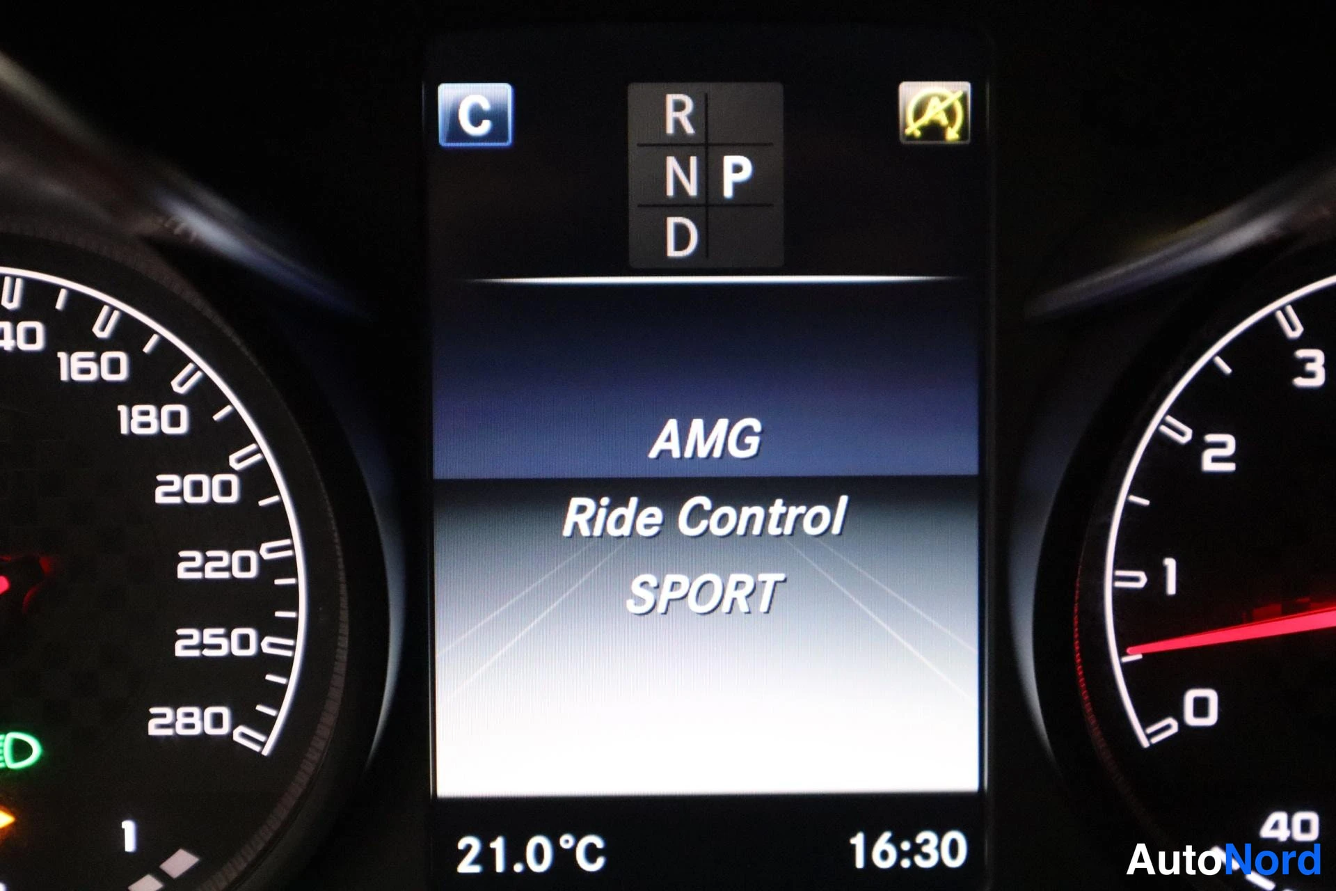 Musta Mercedes-Benz C 43 2017, kuva 36