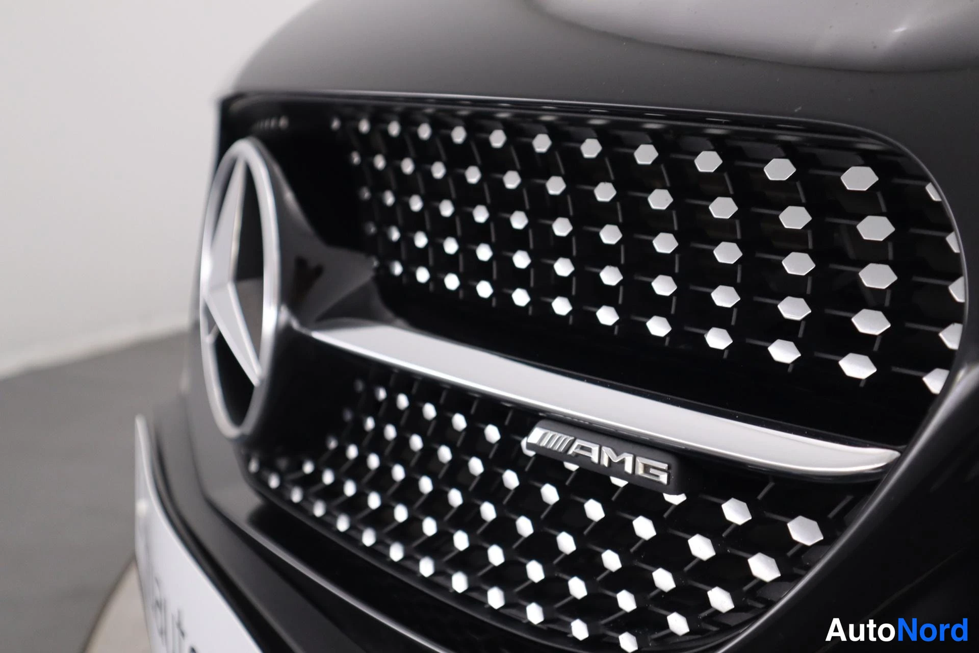 Musta Mercedes-Benz C 43 2017, edestä, kuva 5