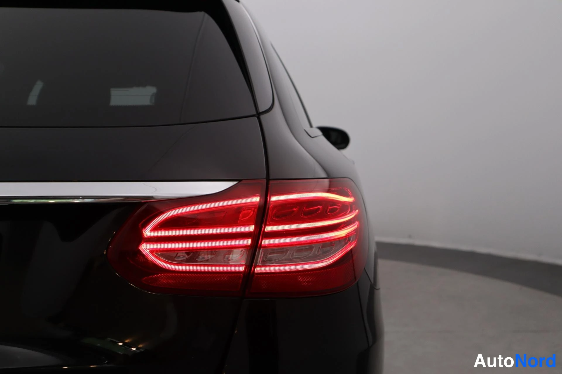 Musta Mercedes-Benz C 43 2017, takaa, kuva 8