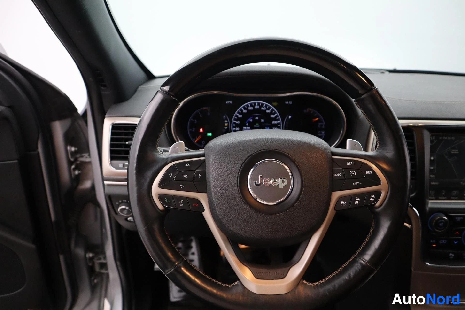 Harmaa Jeep Grand Cherokee 2015, kuva 15