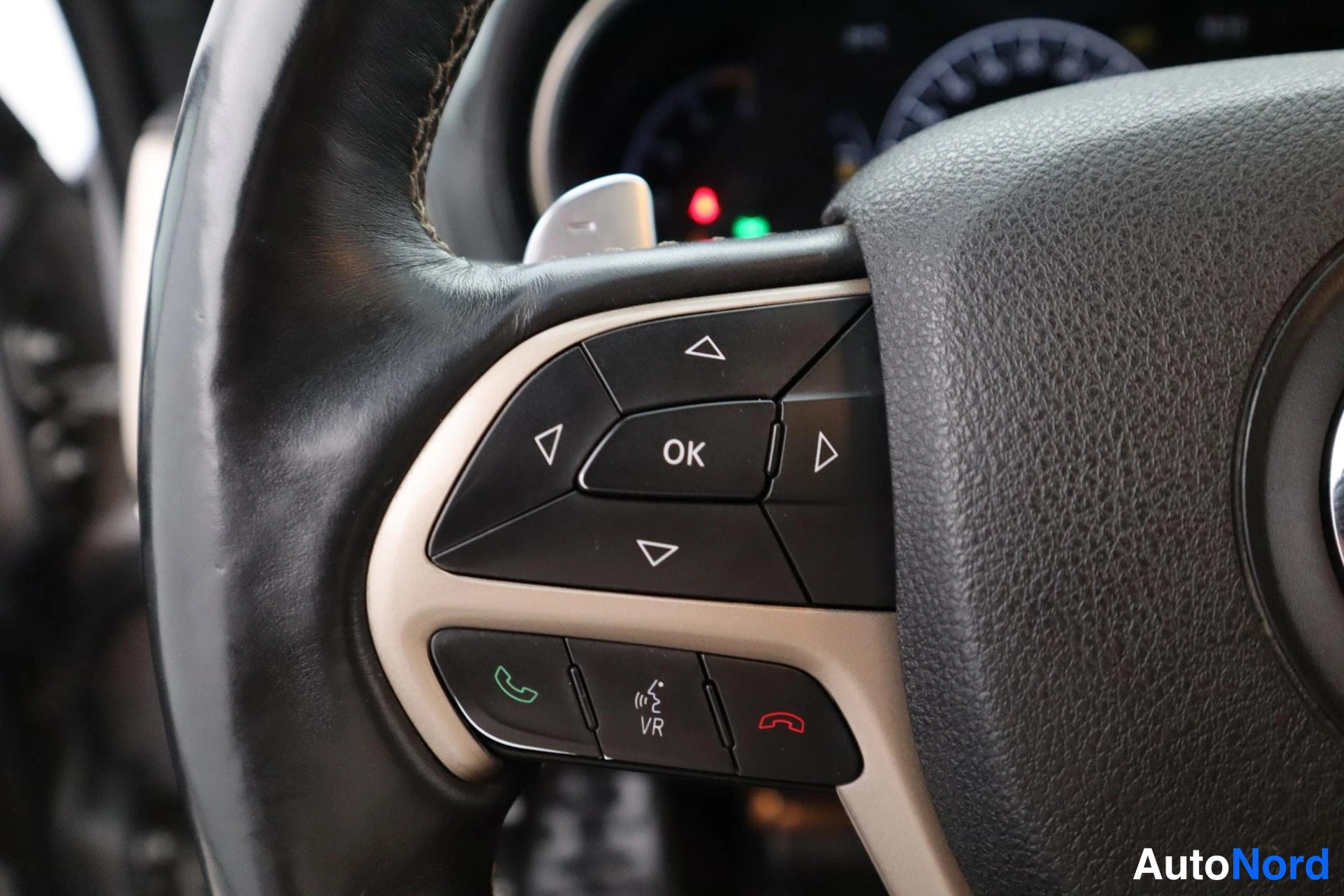 Harmaa Jeep Grand Cherokee 2015, kuva 17