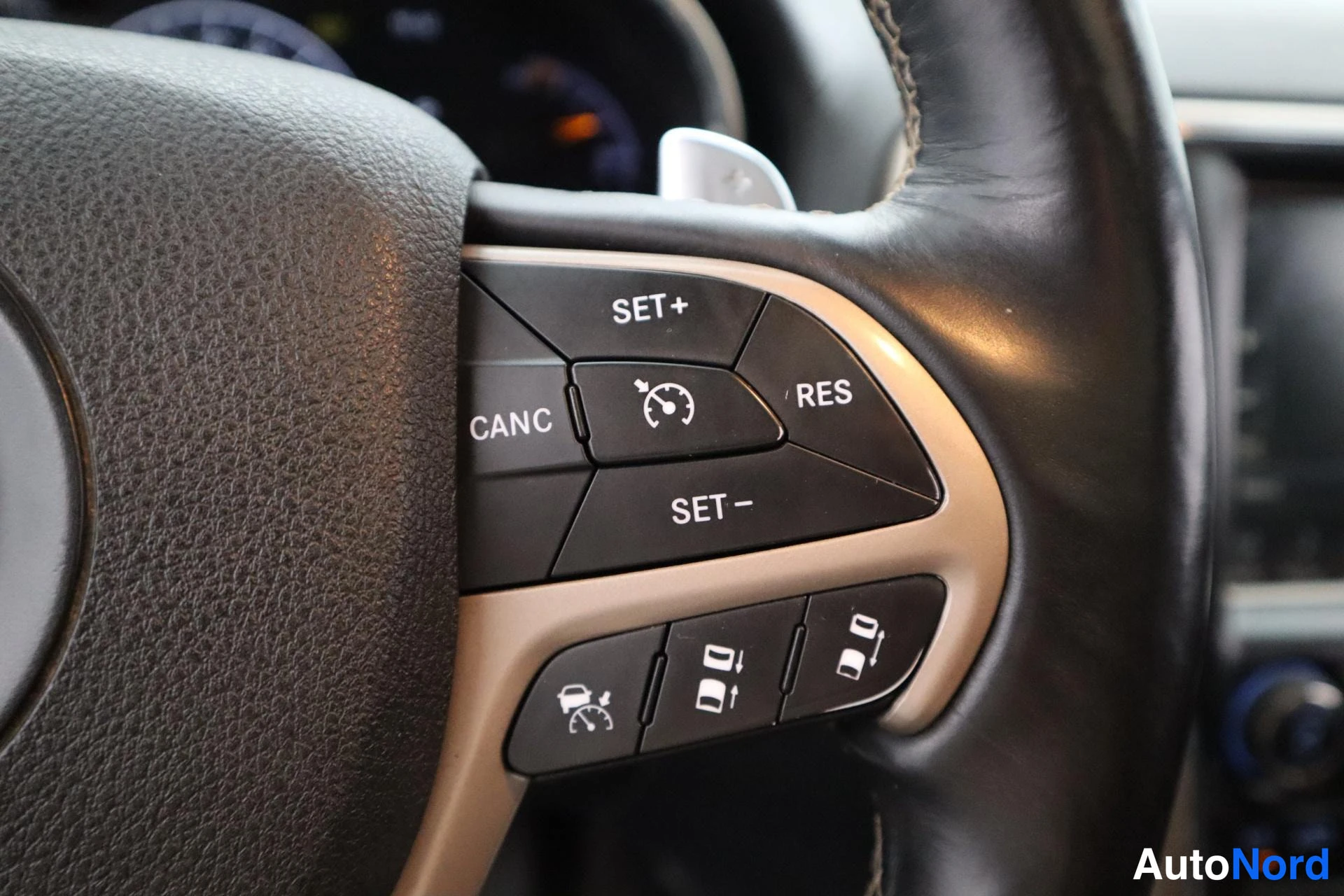 Harmaa Jeep Grand Cherokee 2015, kuva 18