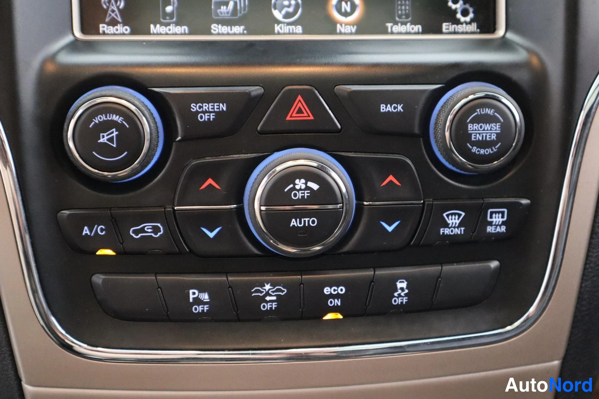 Harmaa Jeep Grand Cherokee 2015, kuva 19