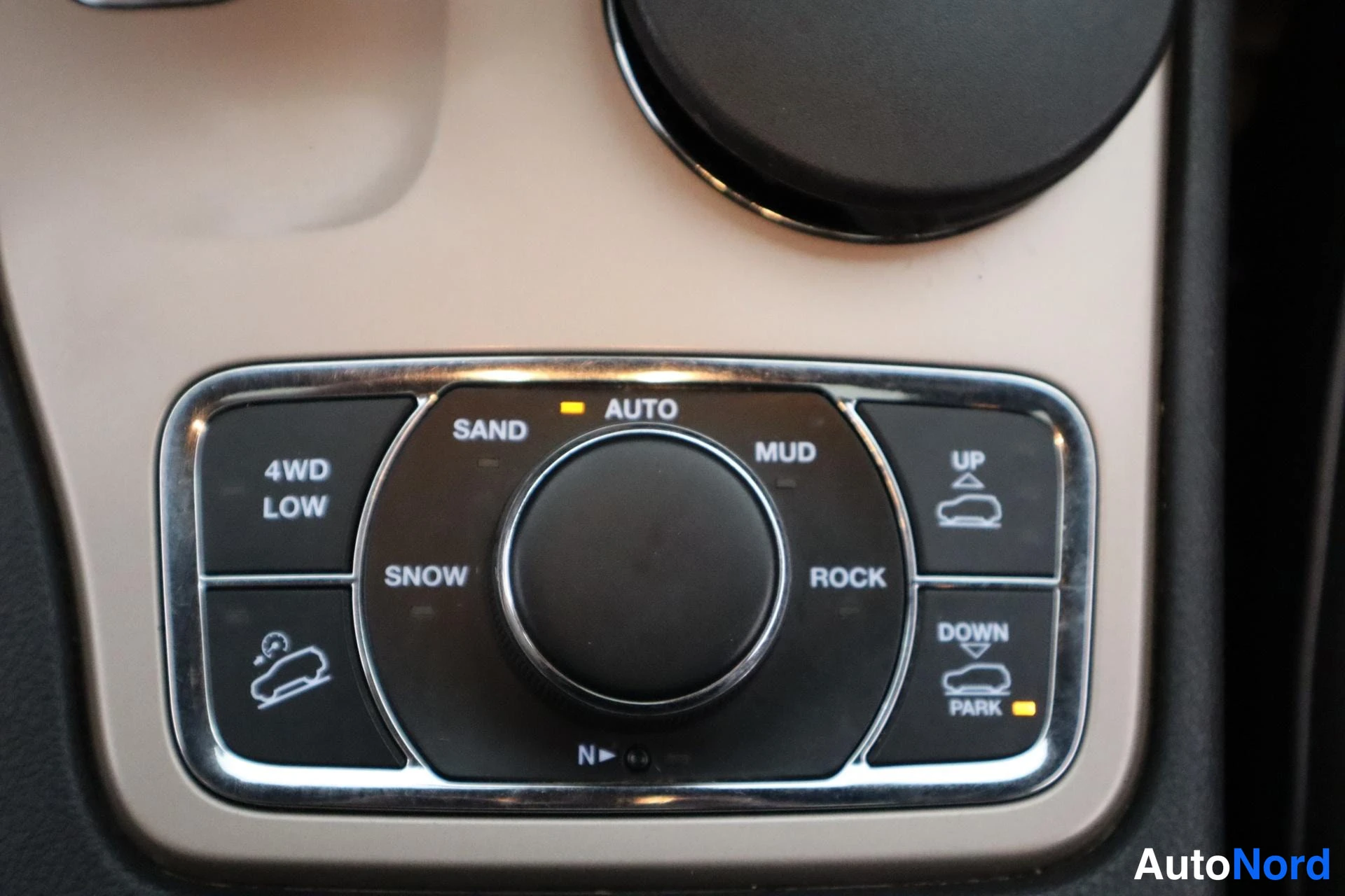 Harmaa Jeep Grand Cherokee 2015, kuva 22