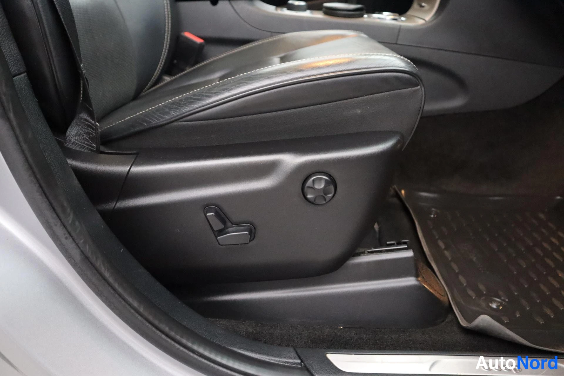 Harmaa Jeep Grand Cherokee 2015, kuva 23