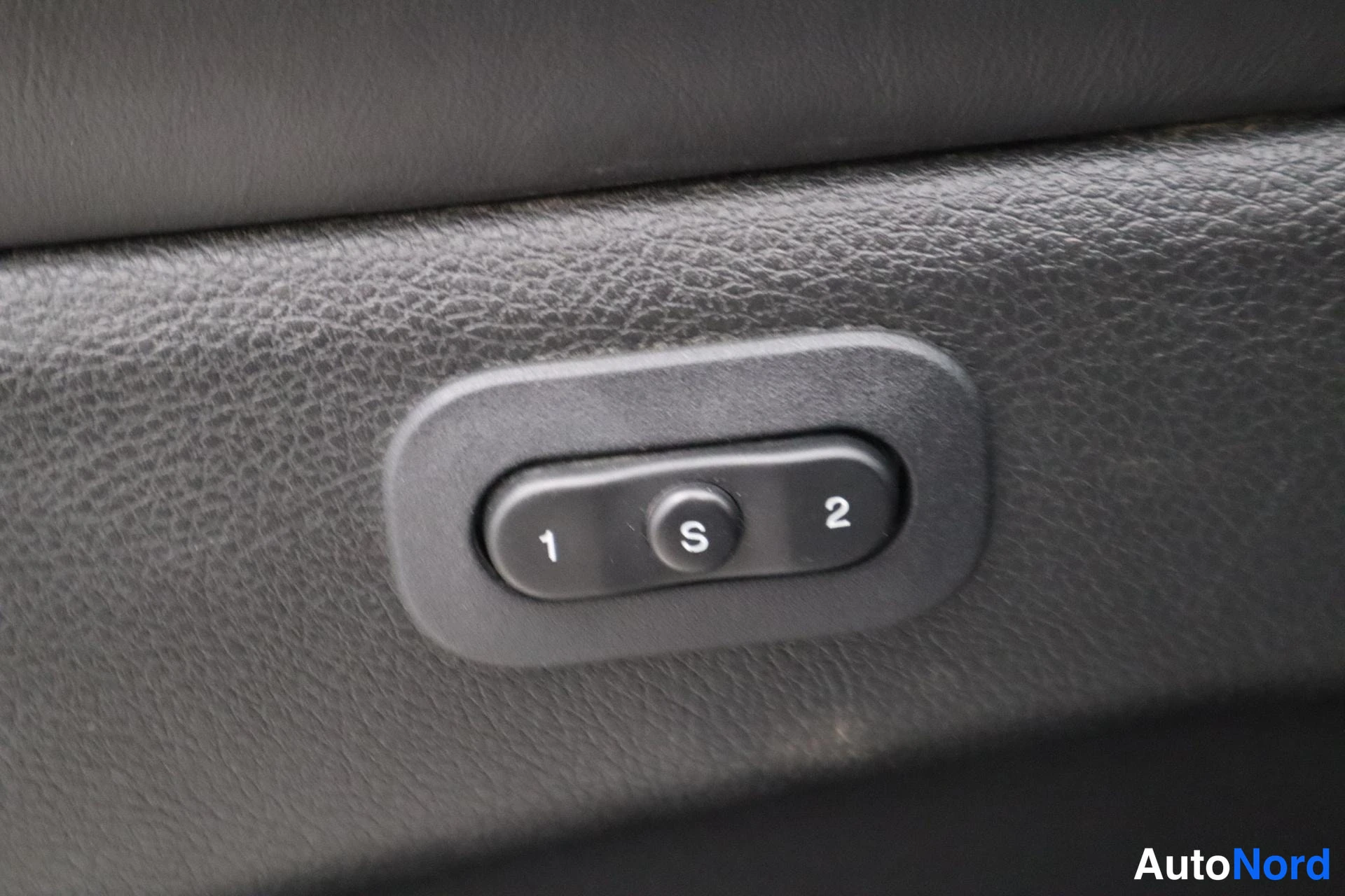 Harmaa Jeep Grand Cherokee 2015, kuva 36