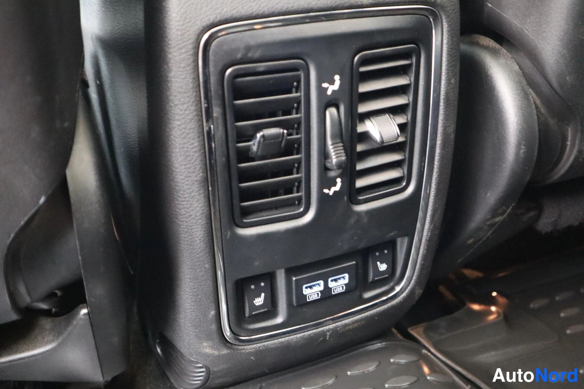 Harmaa Jeep Grand Cherokee 2015, kuva 37