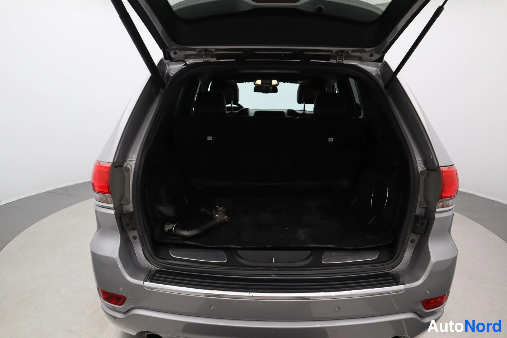 Harmaa Jeep Grand Cherokee 2015, takaa, kuva 7