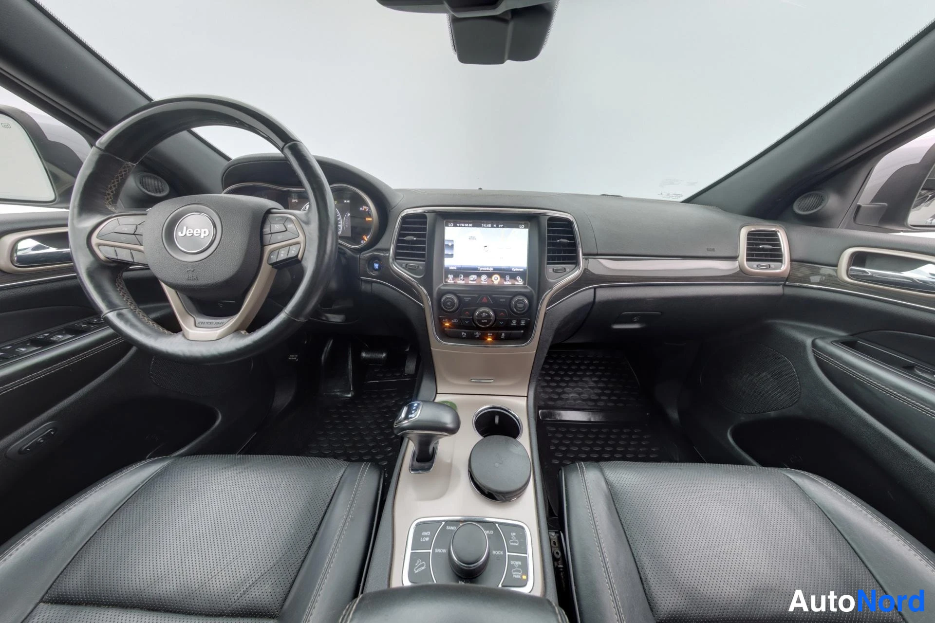 Harmaa Jeep Grand Cherokee 2015, kuva 30