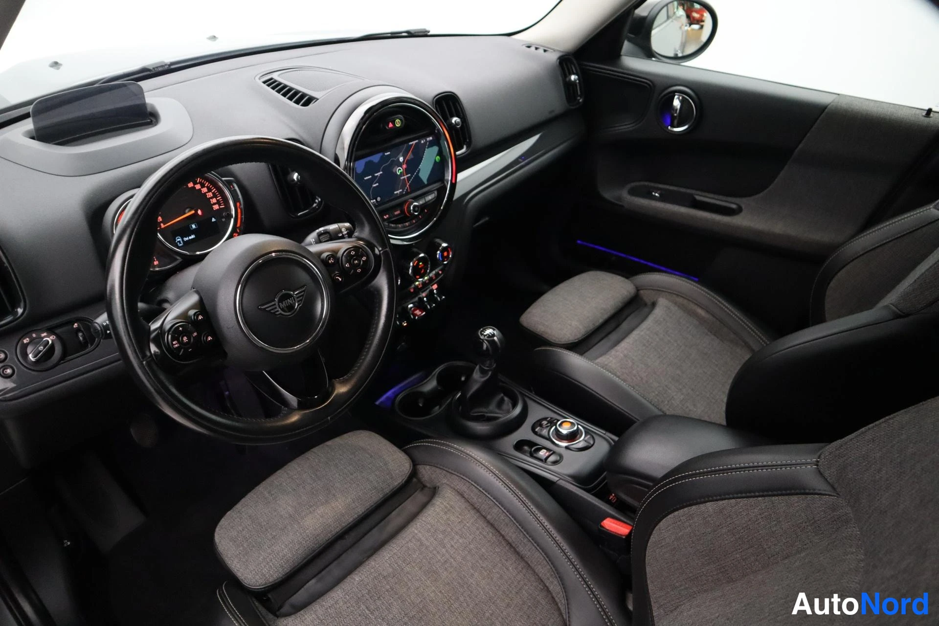 Harmaa Mini Countryman 2019, etuistuimet, kuva 11