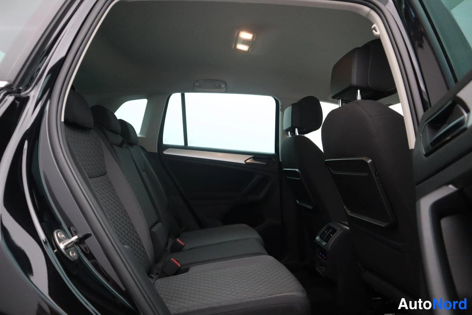 Musta Volkswagen Tiguan 2018, kuva 14