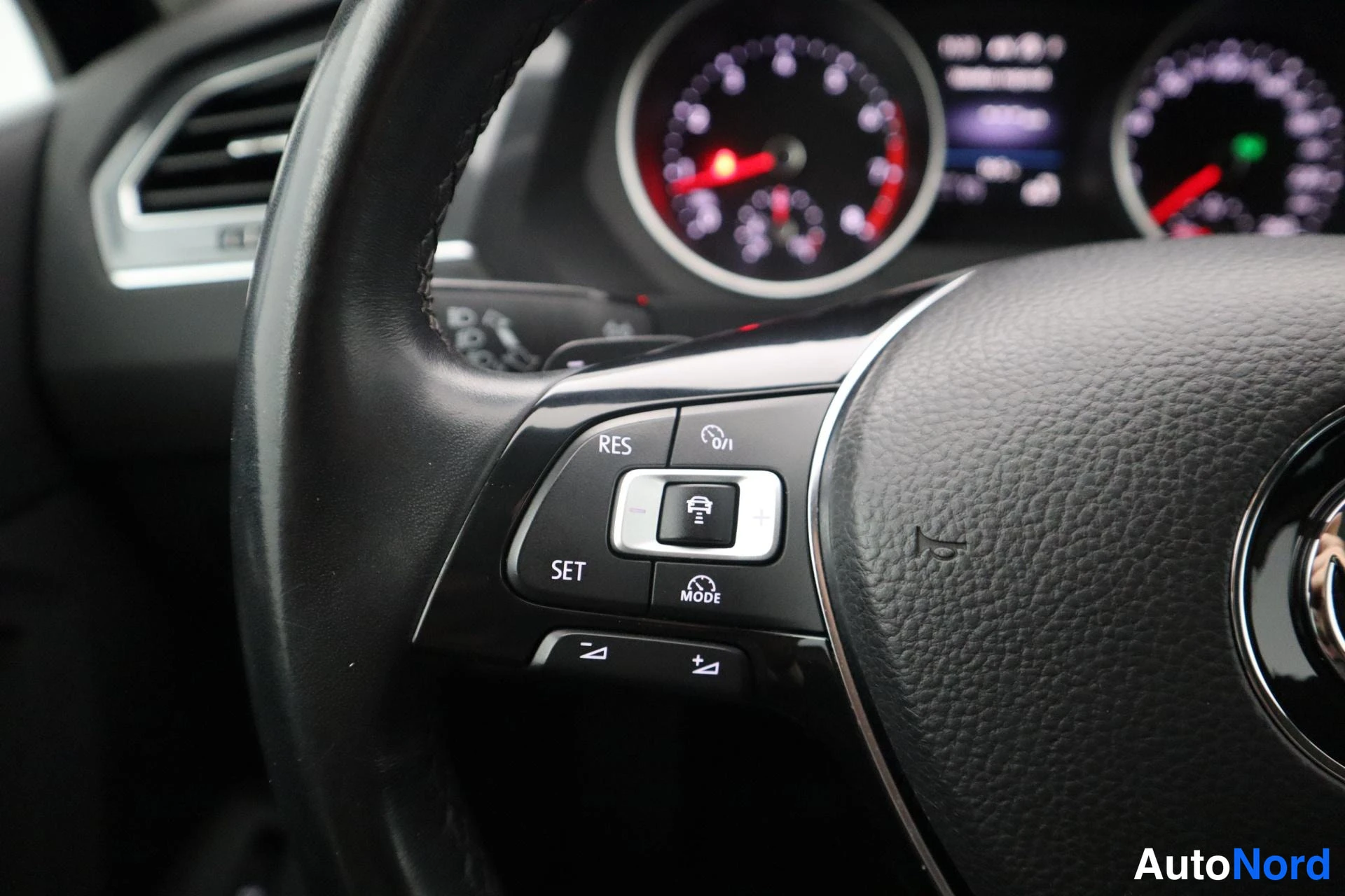 Musta Volkswagen Tiguan 2018, kuva 16