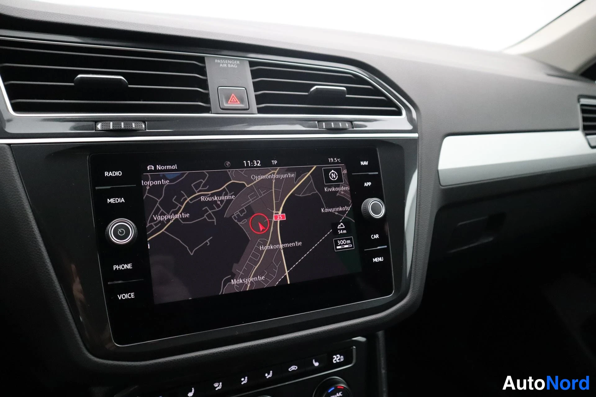 Musta Volkswagen Tiguan 2018, asiakirja, kuva 7