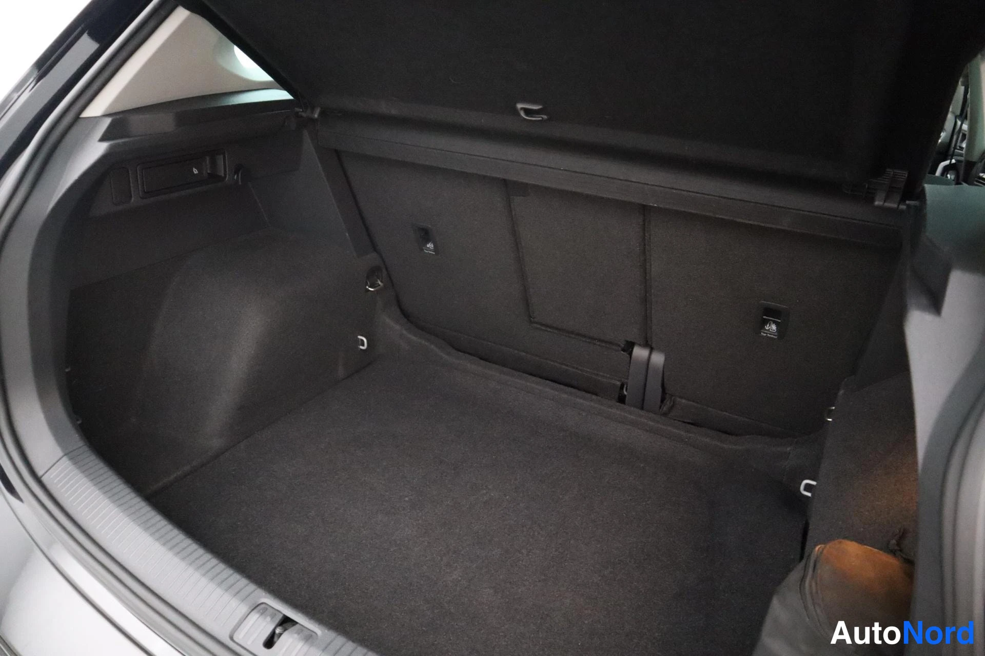Musta Volkswagen Tiguan 2018, kuva 27