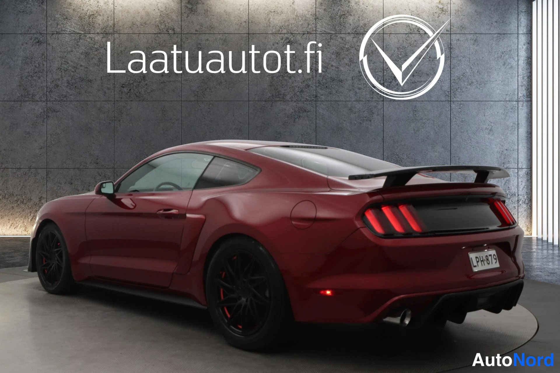 Punainen Ford Mustang 2016, takaviisto, kuva 6