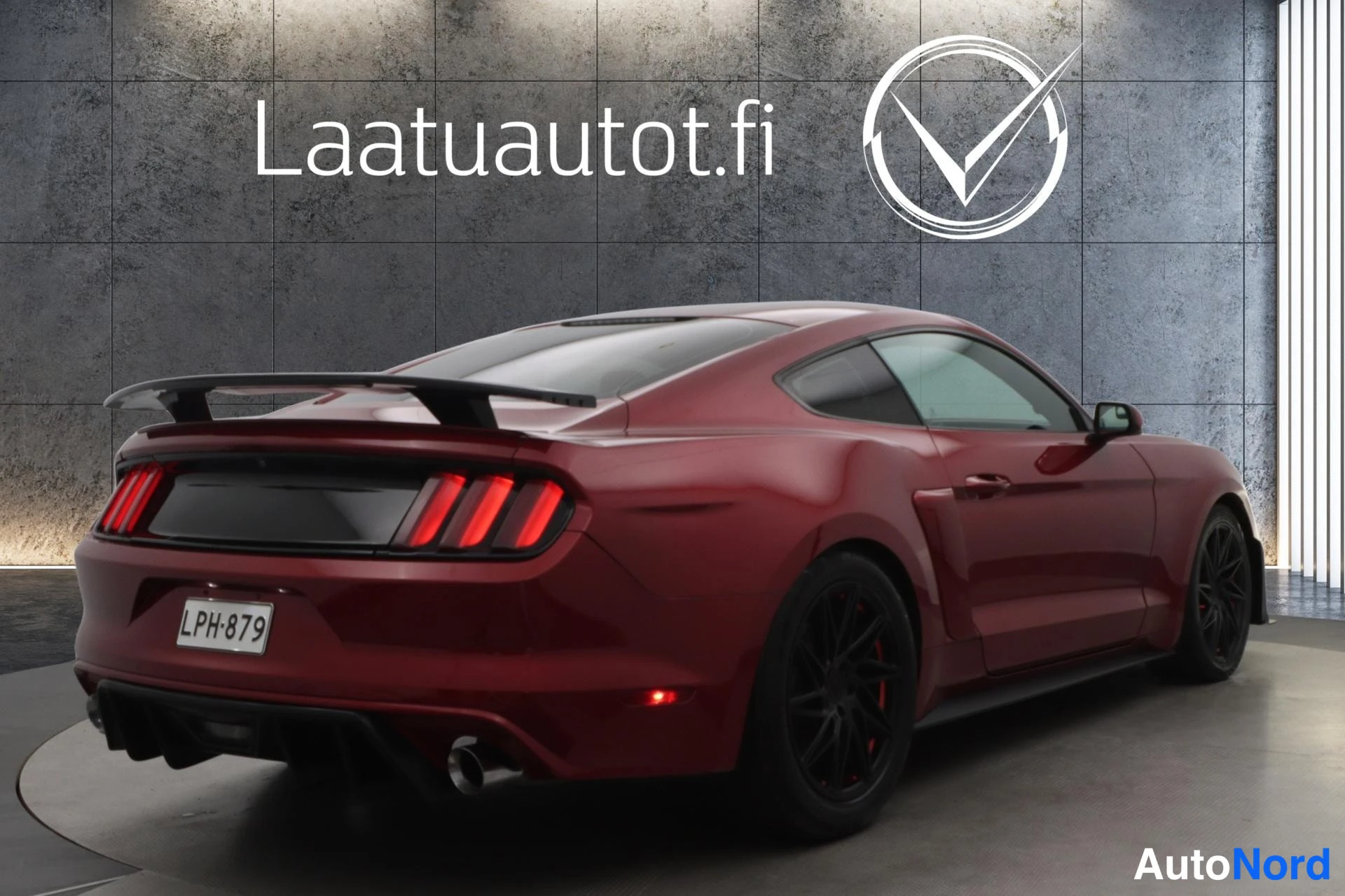 Punainen Ford Mustang 2016, takaviisto, kuva 7