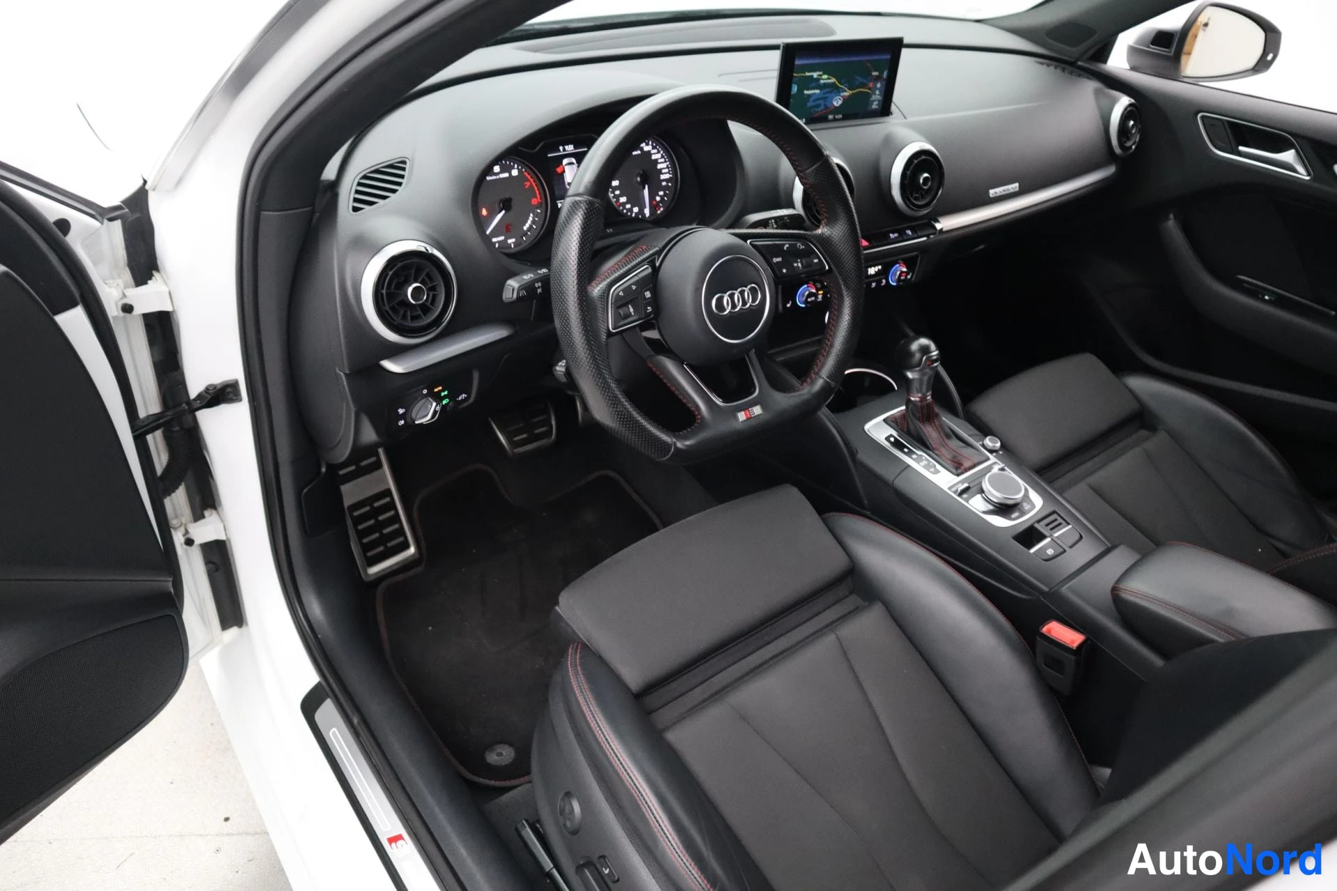 Valkoinen Audi S3 2017, kuva 20