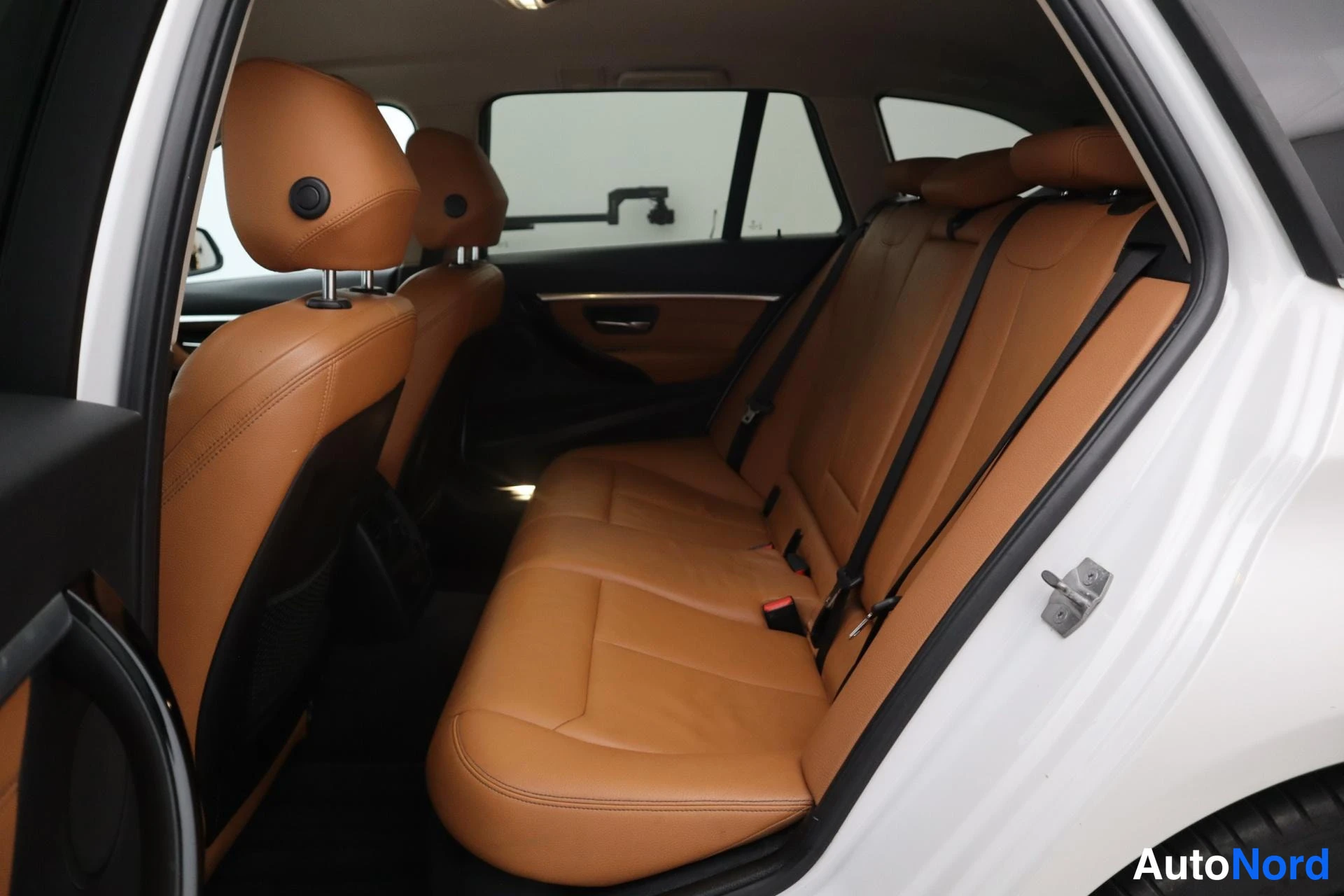 Valkoinen BMW 320d xDrive 2019, kuva 15