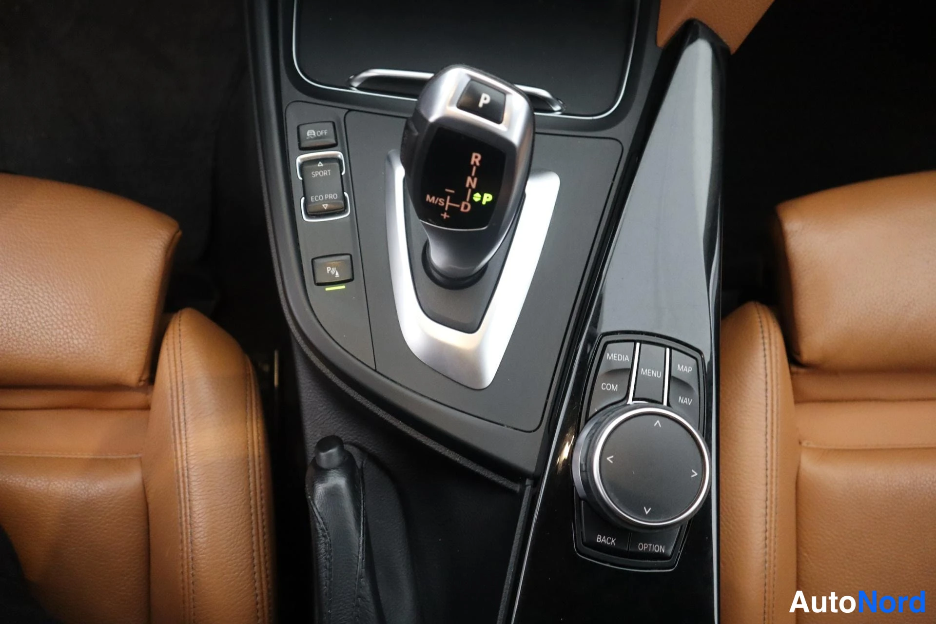 Valkoinen BMW 320d xDrive 2019, kuva 17