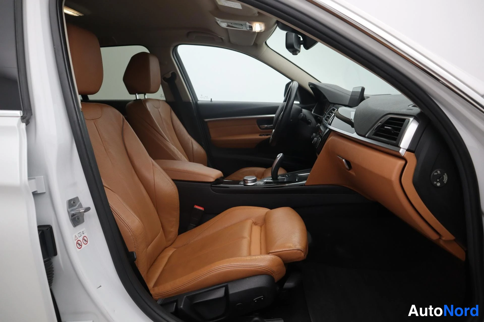 Valkoinen BMW 320d xDrive 2019, kuva 18