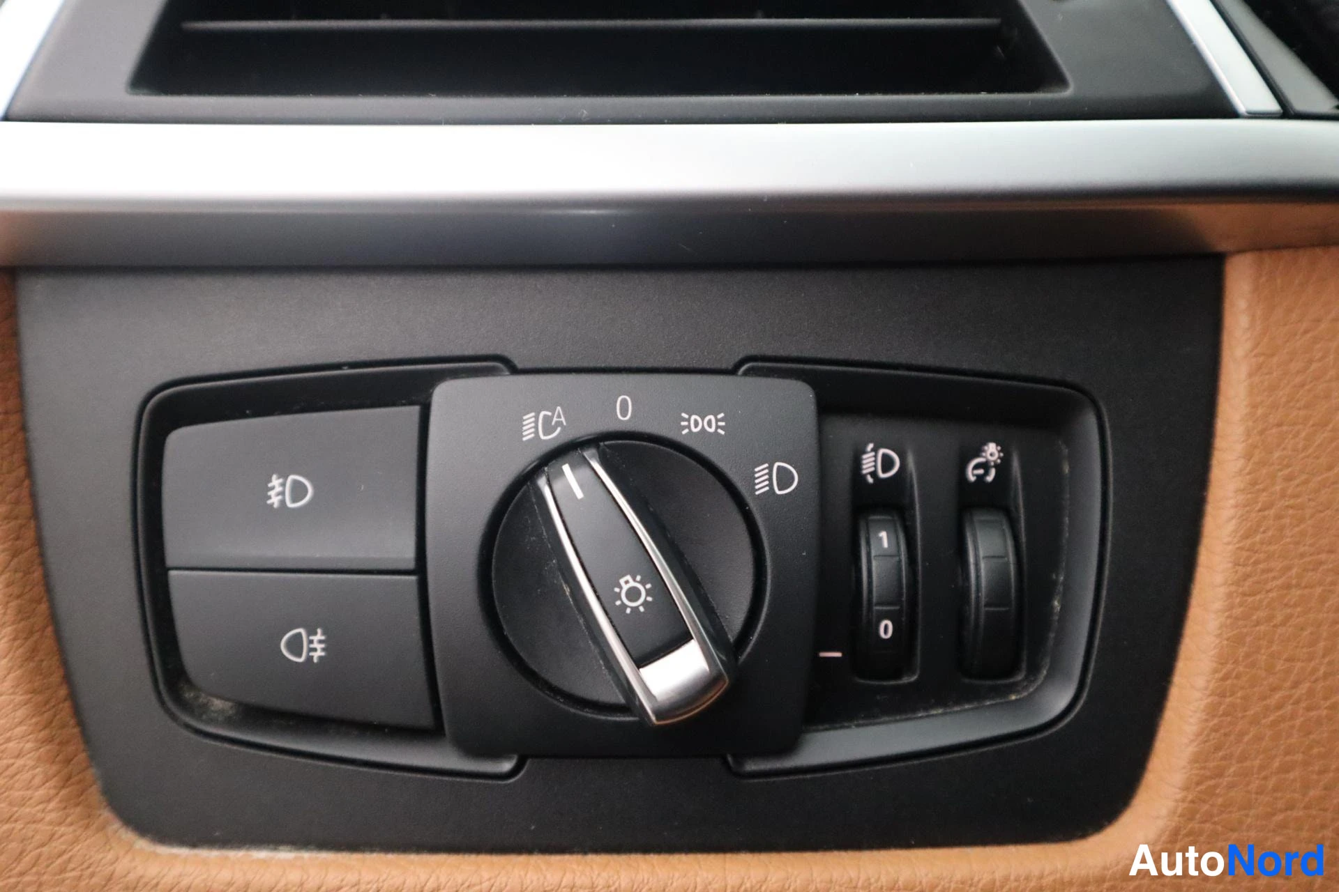 Valkoinen BMW 320d xDrive 2019, kuva 26