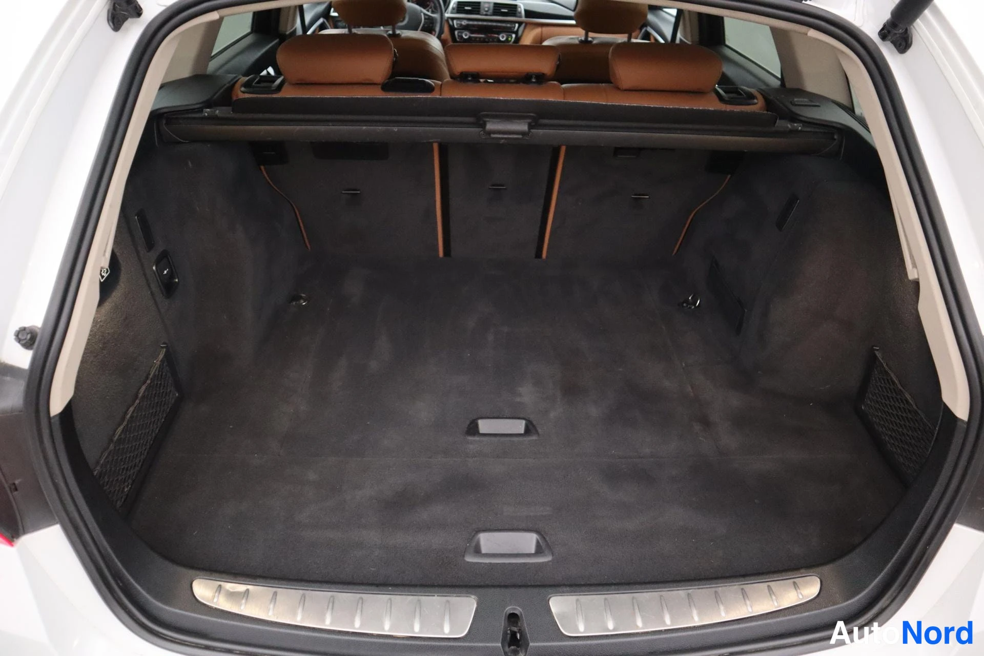 Valkoinen BMW 320d xDrive 2019, kuva 6