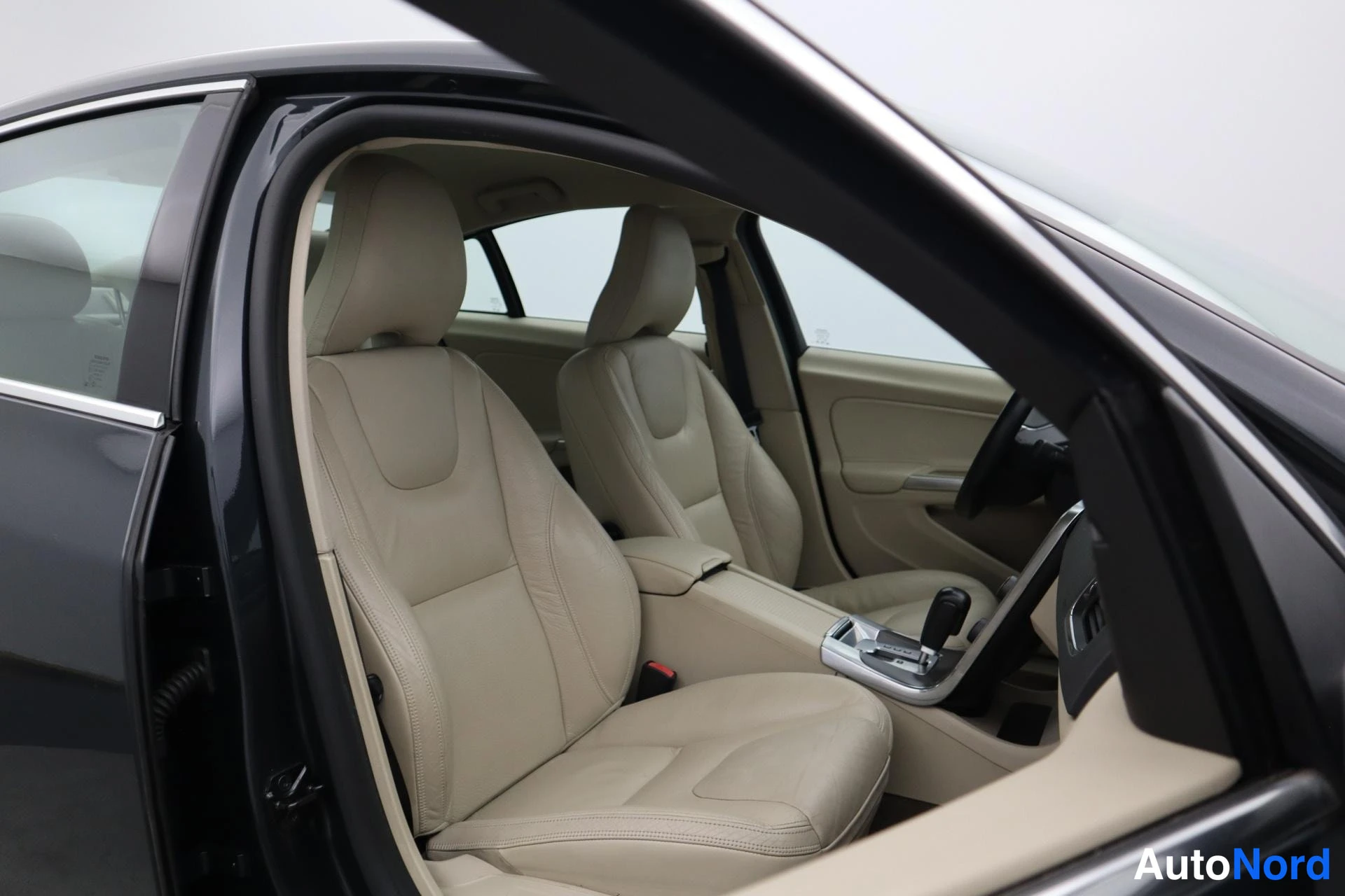 Harmaa Volvo S60 2011, kuva 13
