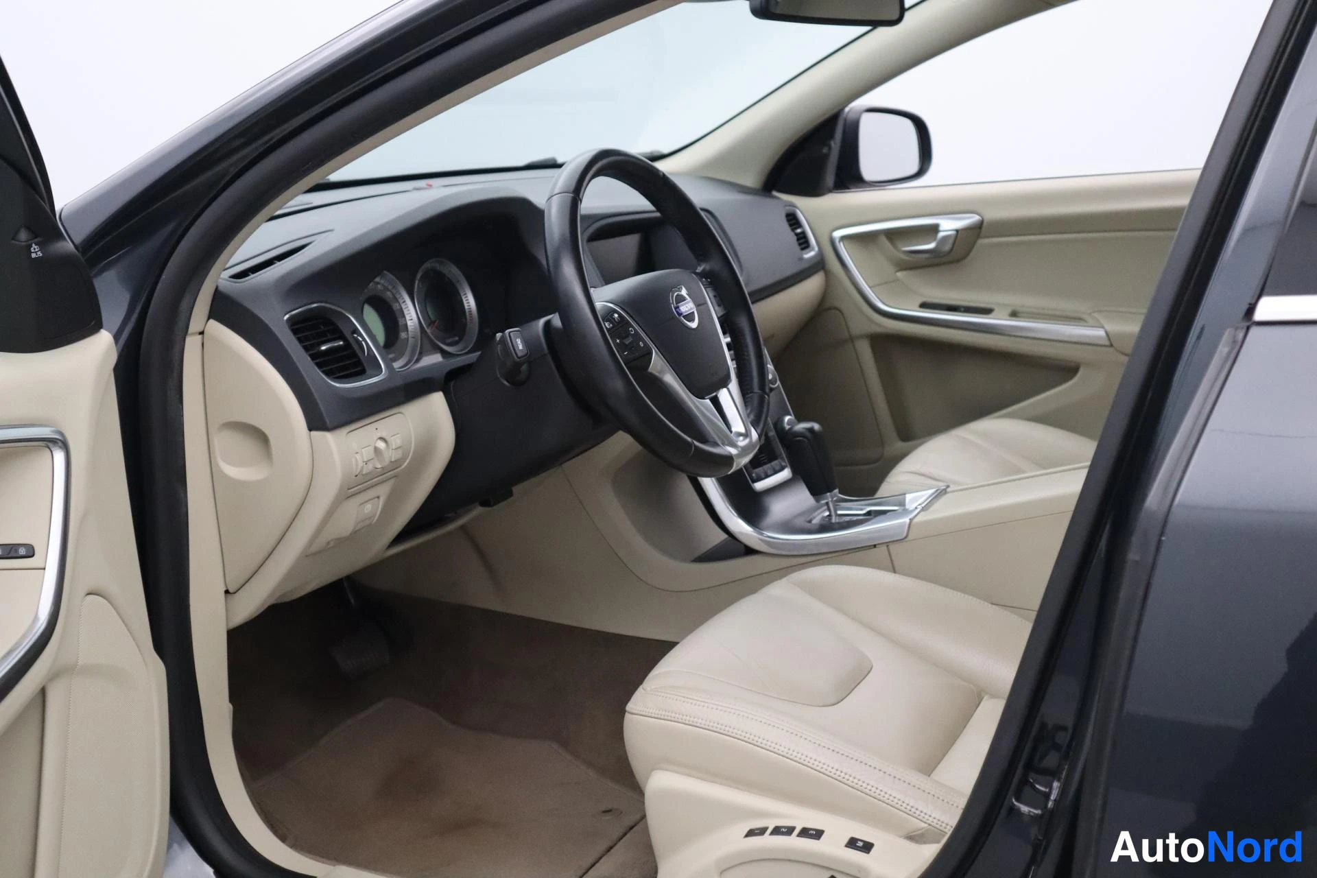 Harmaa Volvo S60 2011, kuva 10