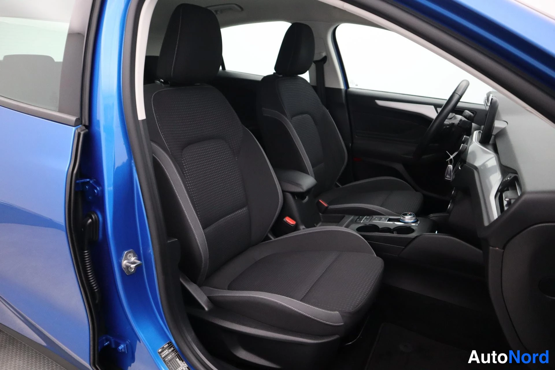 Sininen Ford Focus 2019, kuva 15